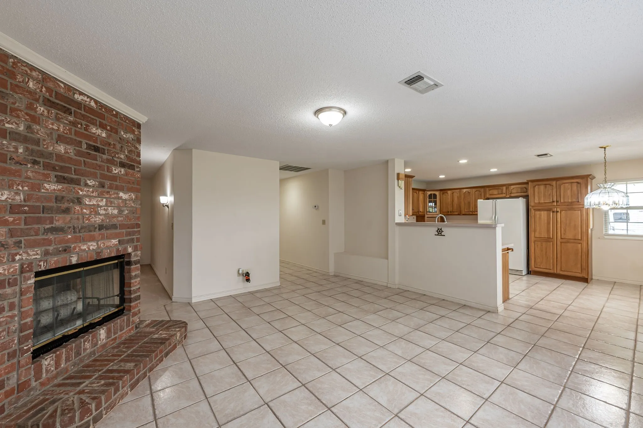 Single Family Residence For Sale in Henderson County , 14187 Fm 1615, Athens, Texas 75752, 3 Bedroom, 2 Bathroom, 2 Garage spaces, 2,027 Sqft, built in 1997, mls#21376337, Real Estate Agent in Athens, Homes For Sale in Henderson county, Homes For Sale in Athens, Realtor in Athens Texas, Real Estate Brokerage Independent Realty Texas, Luminita Cordes Realtor
