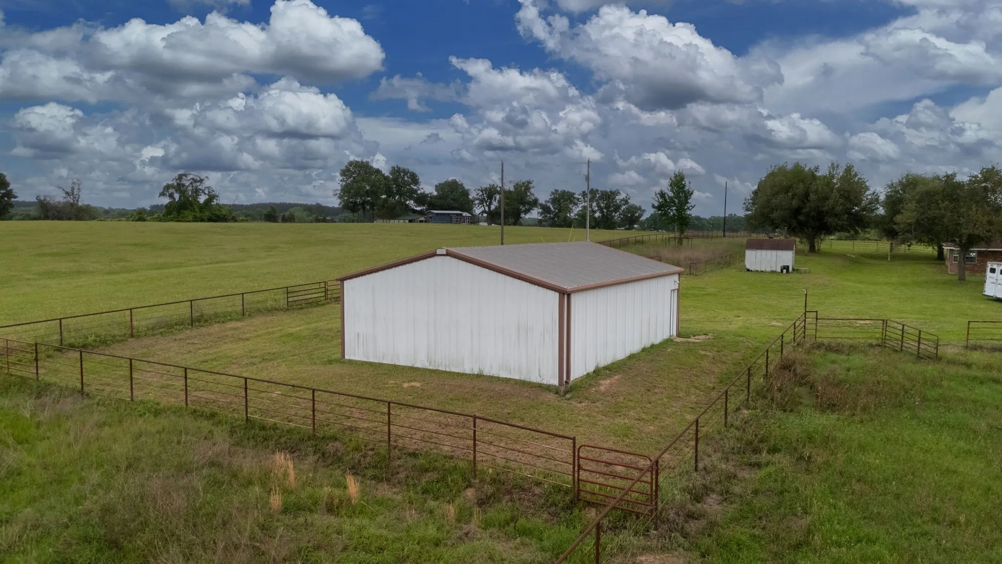 Single Family Residence For Sale in Henderson County , 14187 Fm 1615, Athens, Texas 75752, 3 Bedroom, 2 Bathroom, 2 Garage spaces, 2,027 Sqft, built in 1997, mls#21376337, Real Estate Agent in Athens, Homes For Sale in Henderson county, Homes For Sale in Athens, Realtor in Athens Texas, Real Estate Brokerage Independent Realty Texas, Luminita Cordes Realtor