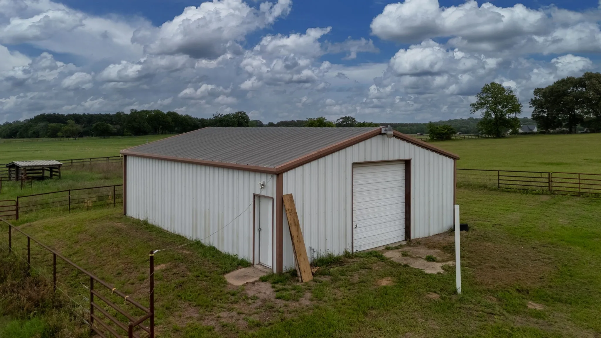 Single Family Residence For Sale in Henderson County , 14187 Fm 1615, Athens, Texas 75752, 3 Bedroom, 2 Bathroom, 2 Garage spaces, 2,027 Sqft, built in 1997, mls#21376337, Real Estate Agent in Athens, Homes For Sale in Henderson county, Homes For Sale in Athens, Realtor in Athens Texas, Real Estate Brokerage Independent Realty Texas, Luminita Cordes Realtor