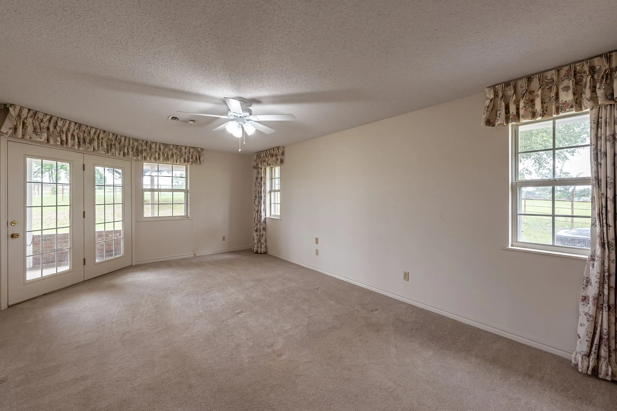 Single Family Residence For Sale in Henderson County , 14187 Fm 1615, Athens, Texas 75752, 3 Bedroom, 2 Bathroom, 2 Garage spaces, 2,027 Sqft, built in 1997, mls#21376337, Real Estate Agent in Athens, Homes For Sale in Henderson county, Homes For Sale in Athens, Realtor in Athens Texas, Real Estate Brokerage Independent Realty Texas, Luminita Cordes Realtor