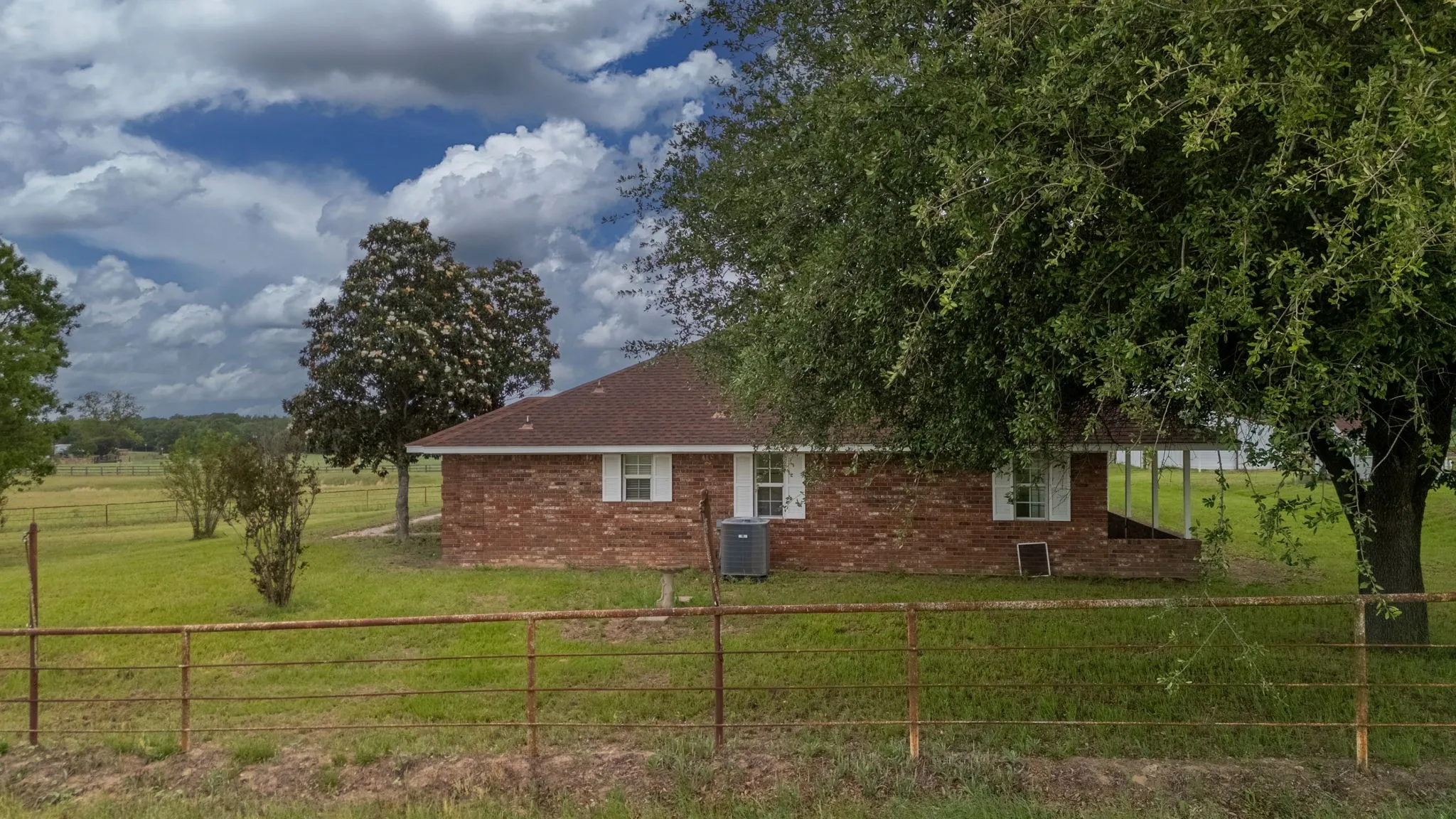 Single Family Residence For Sale in Henderson County , 14187 Fm 1615, Athens, Texas 75752, 3 Bedroom, 2 Bathroom, 2 Garage spaces, 2,027 Sqft, built in 1997, mls#21376337, Real Estate Agent in Athens, Homes For Sale in Henderson county, Homes For Sale in Athens, Realtor in Athens Texas, Real Estate Brokerage Independent Realty Texas, Luminita Cordes Realtor