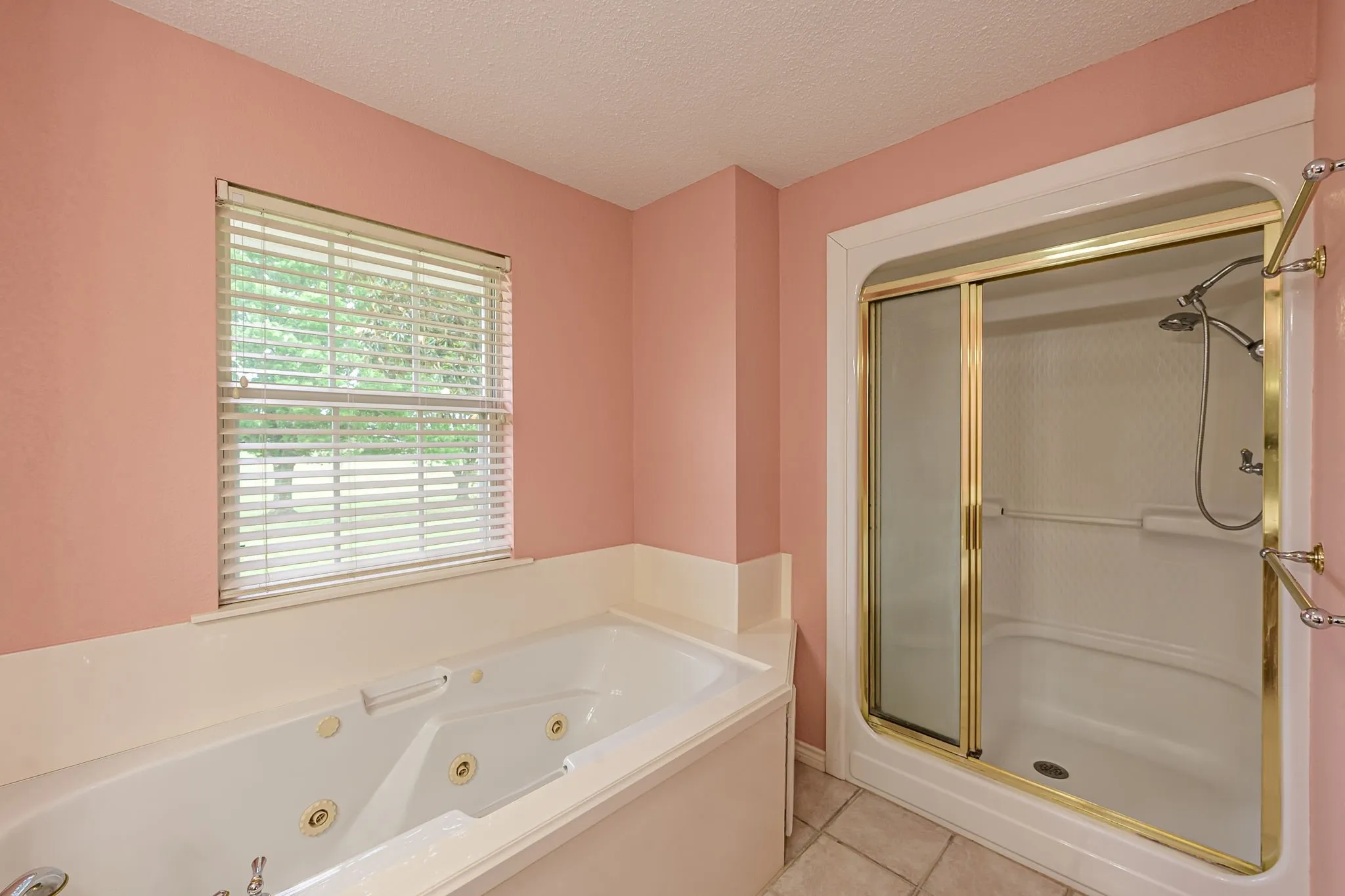 Single Family Residence For Sale in Henderson County , 14187 Fm 1615, Athens, Texas 75752, 3 Bedroom, 2 Bathroom, 2 Garage spaces, 2,027 Sqft, built in 1997, mls#21376337, Real Estate Agent in Athens, Homes For Sale in Henderson county, Homes For Sale in Athens, Realtor in Athens Texas, Real Estate Brokerage Independent Realty Texas, Luminita Cordes Realtor