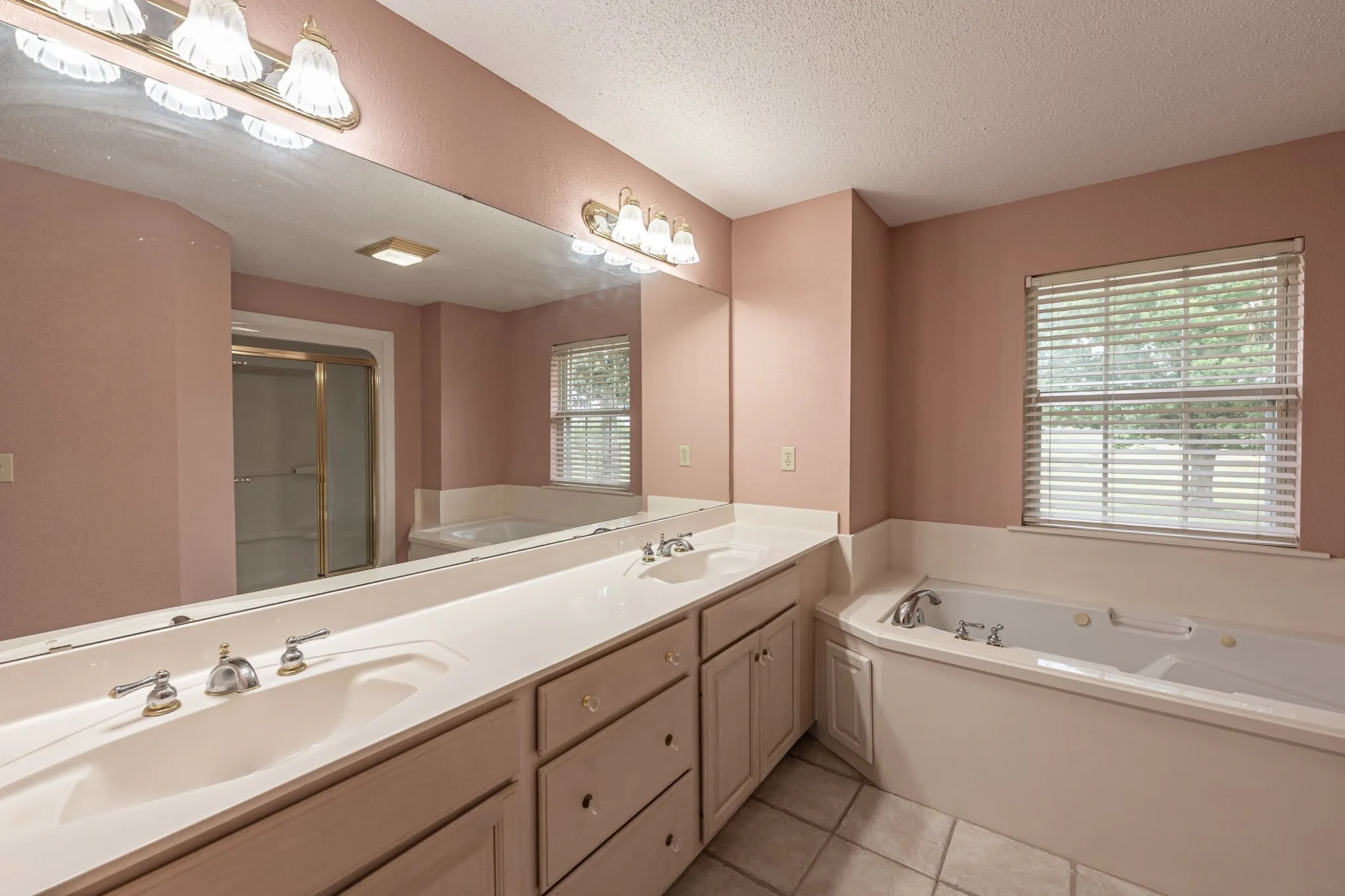 Single Family Residence For Sale in Henderson County , 14187 Fm 1615, Athens, Texas 75752, 3 Bedroom, 2 Bathroom, 2 Garage spaces, 2,027 Sqft, built in 1997, mls#21376337, Real Estate Agent in Athens, Homes For Sale in Henderson county, Homes For Sale in Athens, Realtor in Athens Texas, Real Estate Brokerage Independent Realty Texas, Luminita Cordes Realtor