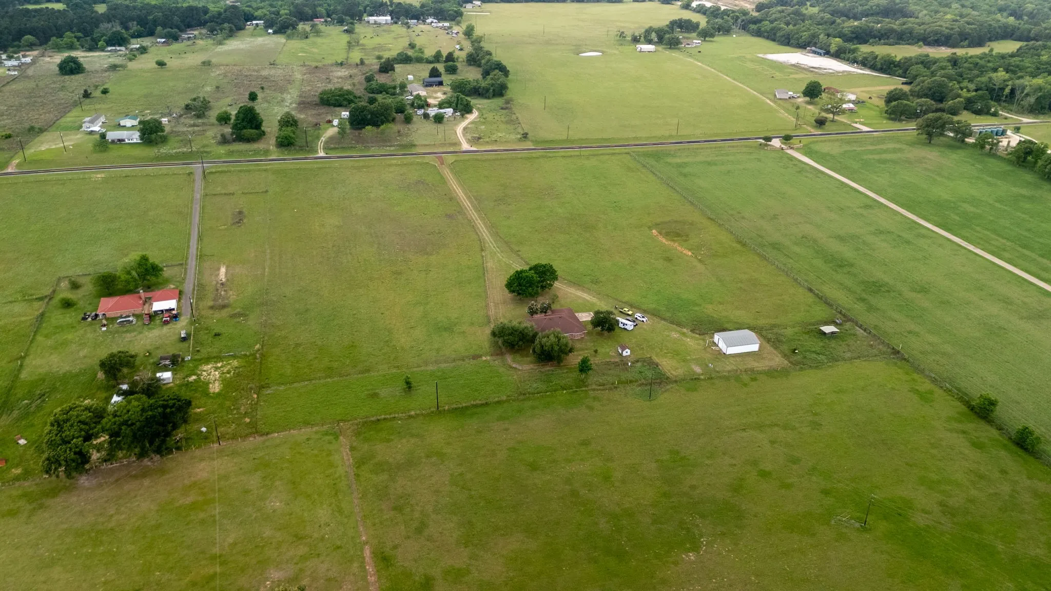 Single Family Residence For Sale in Henderson County , 14187 Fm 1615, Athens, Texas 75752, 3 Bedroom, 2 Bathroom, 2 Garage spaces, 2,027 Sqft, built in 1997, mls#21376337, Real Estate Agent in Athens, Homes For Sale in Henderson county, Homes For Sale in Athens, Realtor in Athens Texas, Real Estate Brokerage Independent Realty Texas, Luminita Cordes Realtor
