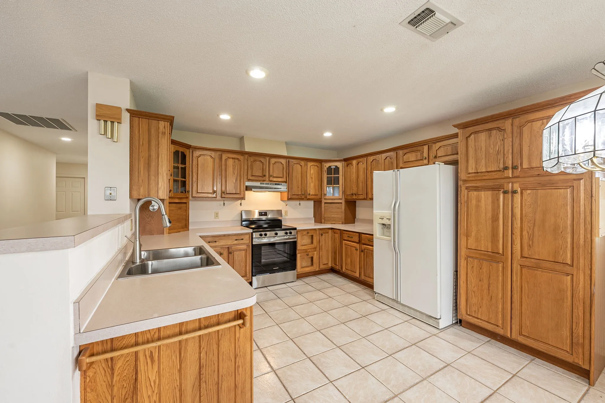 Single Family Residence For Sale in Henderson County , 14187 Fm 1615, Athens, Texas 75752, 3 Bedroom, 2 Bathroom, 2 Garage spaces, 2,027 Sqft, built in 1997, mls#21376337, Real Estate Agent in Athens, Homes For Sale in Henderson county, Homes For Sale in Athens, Realtor in Athens Texas, Real Estate Brokerage Independent Realty Texas, Luminita Cordes Realtor
