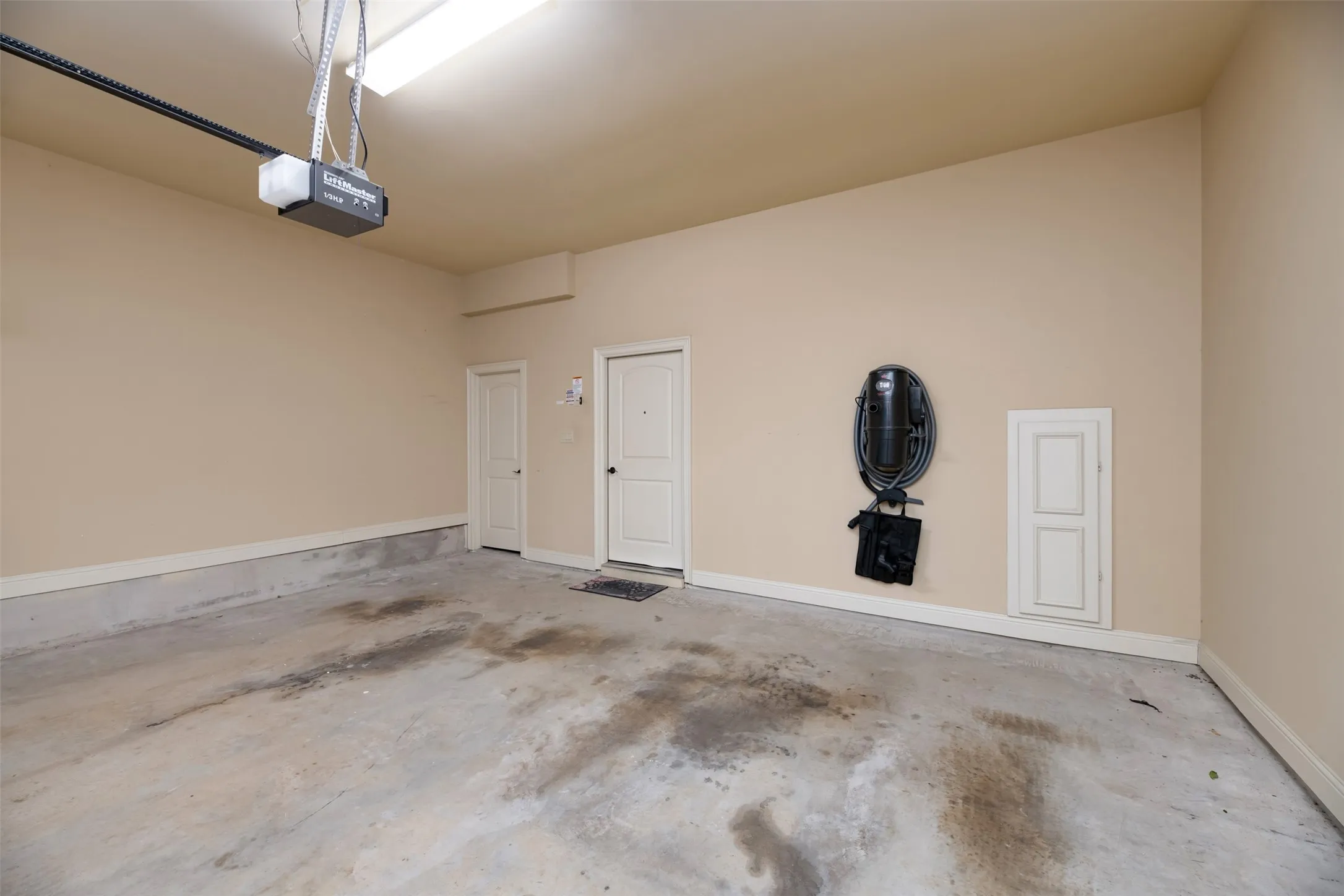 Townhouse For Rent in Collin County , 7914 Bishop Road, Plano, Texas 75024, 3 Bedroom, 4 Bathroom, 2 Garage spaces, 2,046 Sqft, built in 2007, mls#21375797, Real Estate Agent in Plano, Homes For Rent in Collin county, Homes For Rent in Plano, Realtor in Plano Texas, Real Estate Brokerage Independent Realty Texas, Luminita Cordes Realtor
