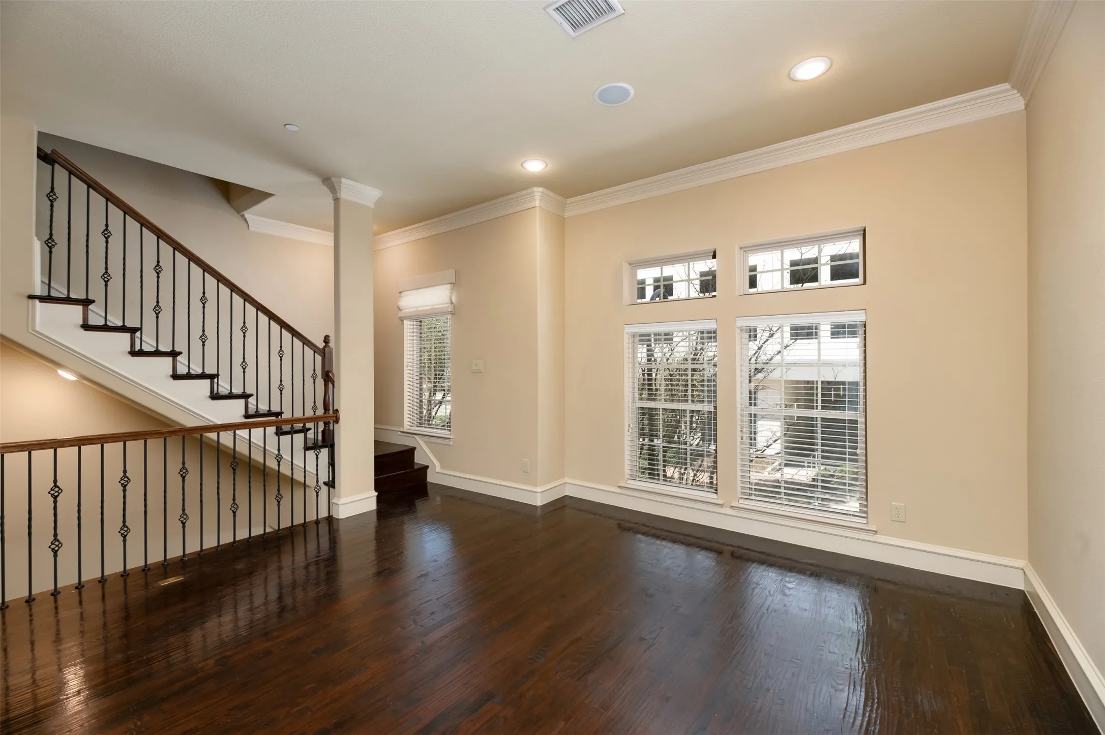 Townhouse For Rent in Collin County , 7914 Bishop Road, Plano, Texas 75024, 3 Bedroom, 4 Bathroom, 2 Garage spaces, 2,046 Sqft, built in 2007, mls#21375797, Real Estate Agent in Plano, Homes For Rent in Collin county, Homes For Rent in Plano, Realtor in Plano Texas, Real Estate Brokerage Independent Realty Texas, Luminita Cordes Realtor
