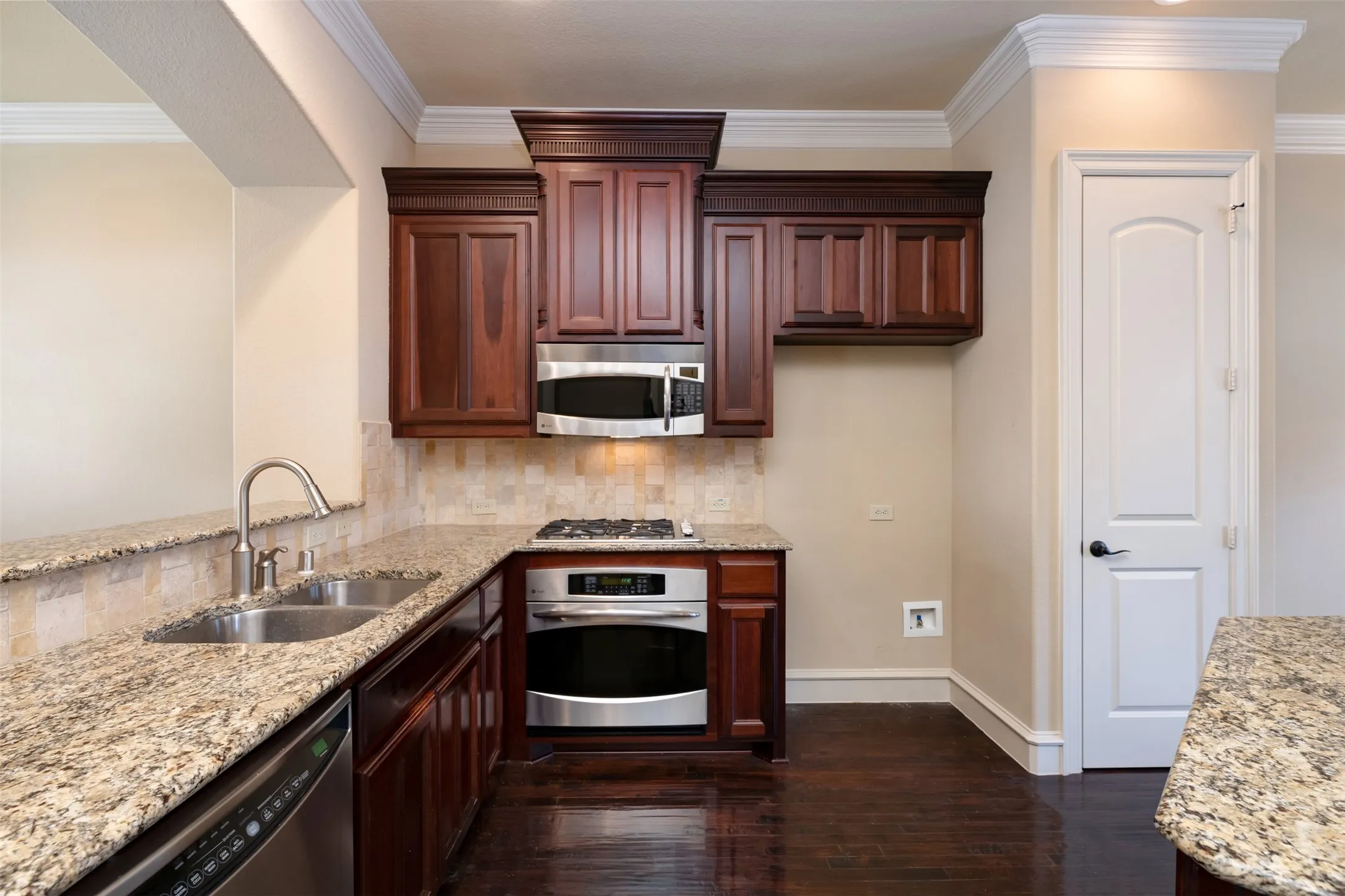 Townhouse For Rent in Collin County , 7914 Bishop Road, Plano, Texas 75024, 3 Bedroom, 4 Bathroom, 2 Garage spaces, 2,046 Sqft, built in 2007, mls#21375797, Real Estate Agent in Plano, Homes For Rent in Collin county, Homes For Rent in Plano, Realtor in Plano Texas, Real Estate Brokerage Independent Realty Texas, Luminita Cordes Realtor