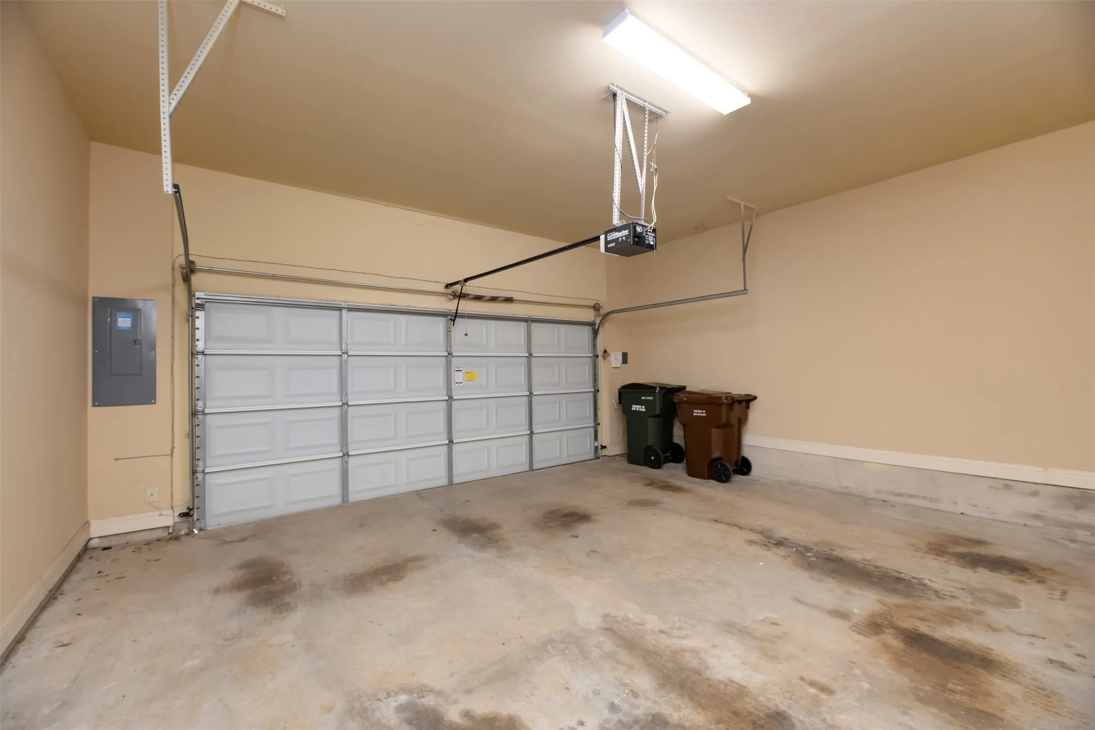 Townhouse For Rent in Collin County , 7914 Bishop Road, Plano, Texas 75024, 3 Bedroom, 4 Bathroom, 2 Garage spaces, 2,046 Sqft, built in 2007, mls#21375797, Real Estate Agent in Plano, Homes For Rent in Collin county, Homes For Rent in Plano, Realtor in Plano Texas, Real Estate Brokerage Independent Realty Texas, Luminita Cordes Realtor