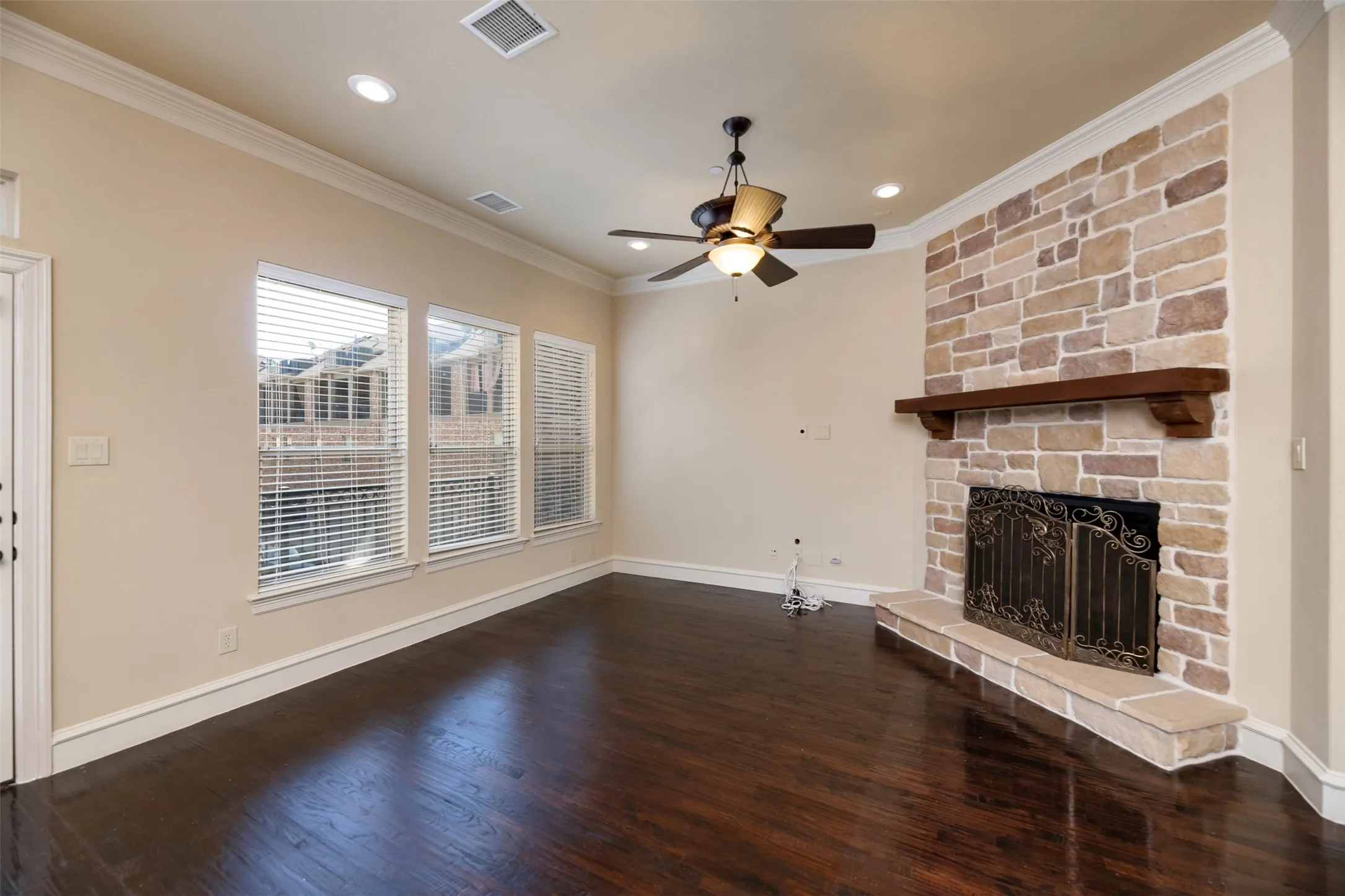 Townhouse For Rent in Collin County , 7914 Bishop Road, Plano, Texas 75024, 3 Bedroom, 4 Bathroom, 2 Garage spaces, 2,046 Sqft, built in 2007, mls#21375797, Real Estate Agent in Plano, Homes For Rent in Collin county, Homes For Rent in Plano, Realtor in Plano Texas, Real Estate Brokerage Independent Realty Texas, Luminita Cordes Realtor