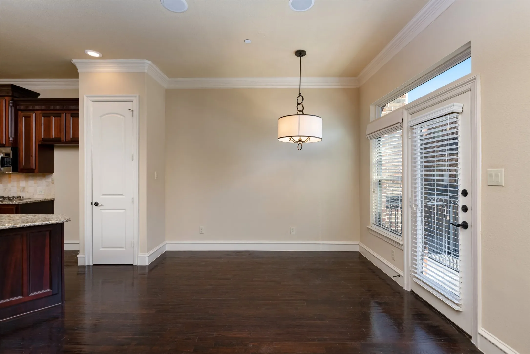 Townhouse For Rent in Collin County , 7914 Bishop Road, Plano, Texas 75024, 3 Bedroom, 4 Bathroom, 2 Garage spaces, 2,046 Sqft, built in 2007, mls#21375797, Real Estate Agent in Plano, Homes For Rent in Collin county, Homes For Rent in Plano, Realtor in Plano Texas, Real Estate Brokerage Independent Realty Texas, Luminita Cordes Realtor