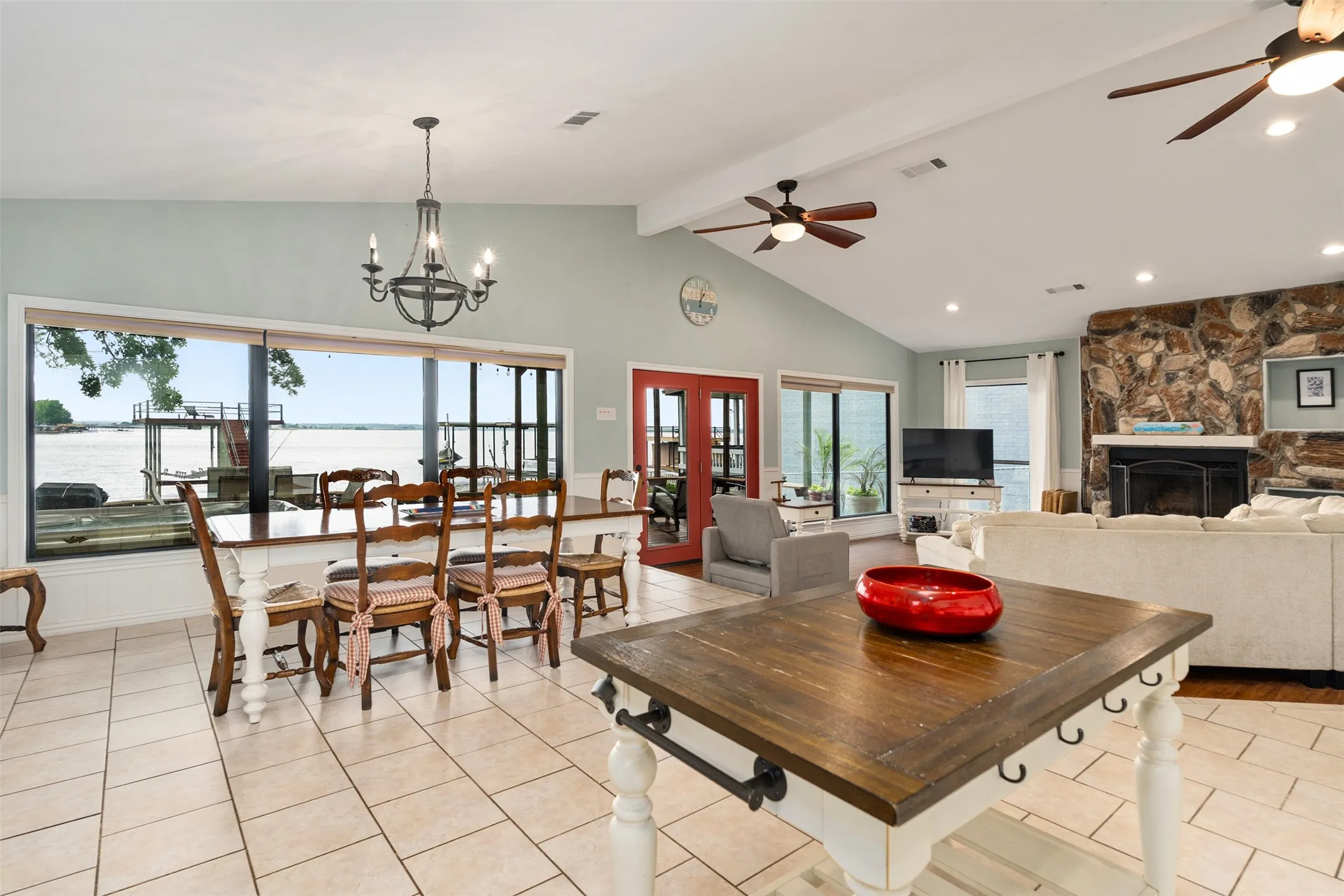 Single Family Residence For Rent in Henderson County , 124 Harbor Drive, Gun Barrel City, Texas 75156, 2 Bedroom, 2 Bathroom, Garage spaces, 1,348 Sqft, built in 1985, mls#21376362, Real Estate Agent in Gun Barrel City, Homes For Rent in Henderson county, Homes For Rent in Gun Barrel City, Realtor in Gun Barrel City Texas, Real Estate Brokerage Independent Realty Texas, Luminita Cordes Realtor