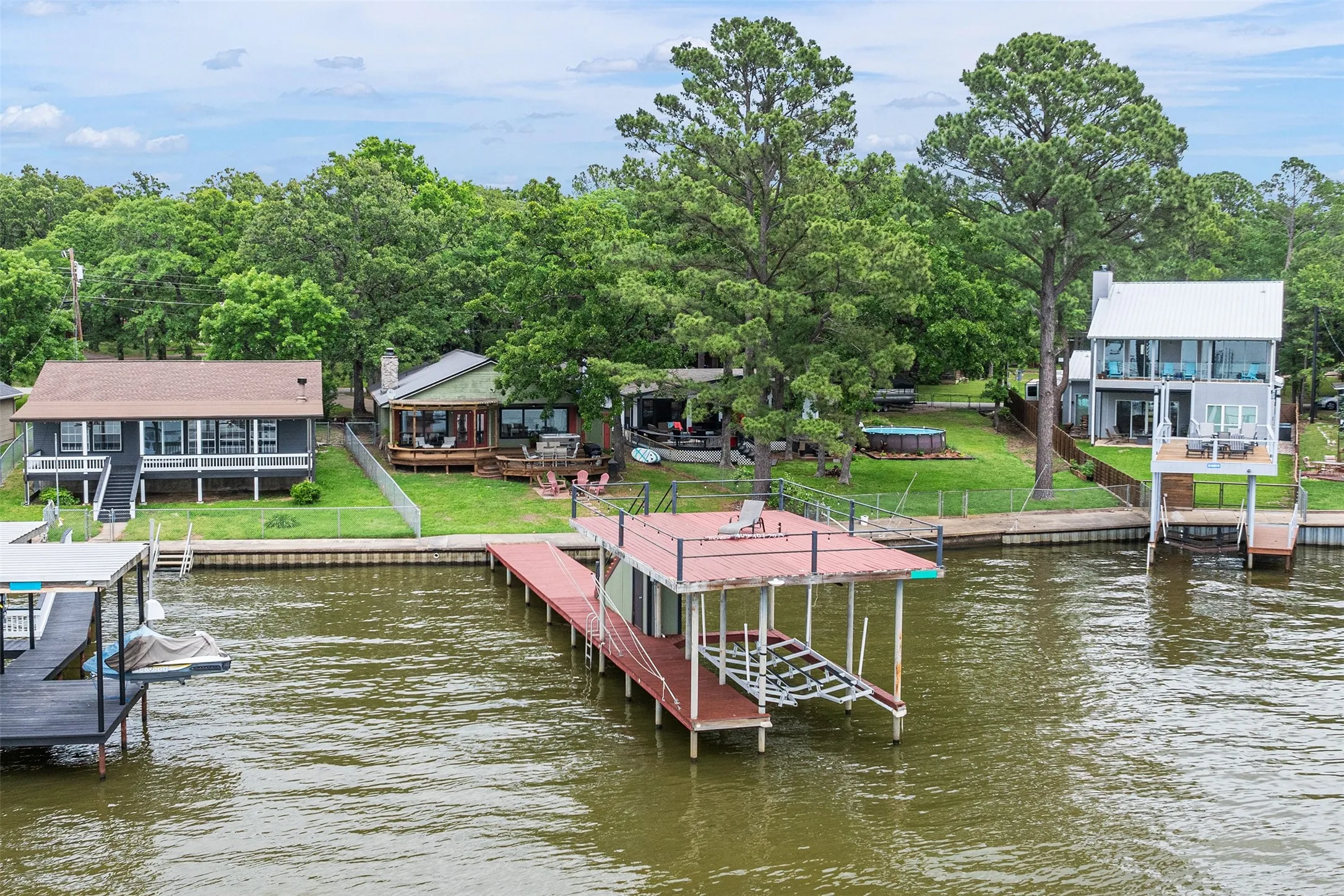 Single Family Residence For Rent in Henderson County , 124 Harbor Drive, Gun Barrel City, Texas 75156, 2 Bedroom, 2 Bathroom, Garage spaces, 1,348 Sqft, built in 1985, mls#21376362, Real Estate Agent in Gun Barrel City, Homes For Rent in Henderson county, Homes For Rent in Gun Barrel City, Realtor in Gun Barrel City Texas, Real Estate Brokerage Independent Realty Texas, Luminita Cordes Realtor