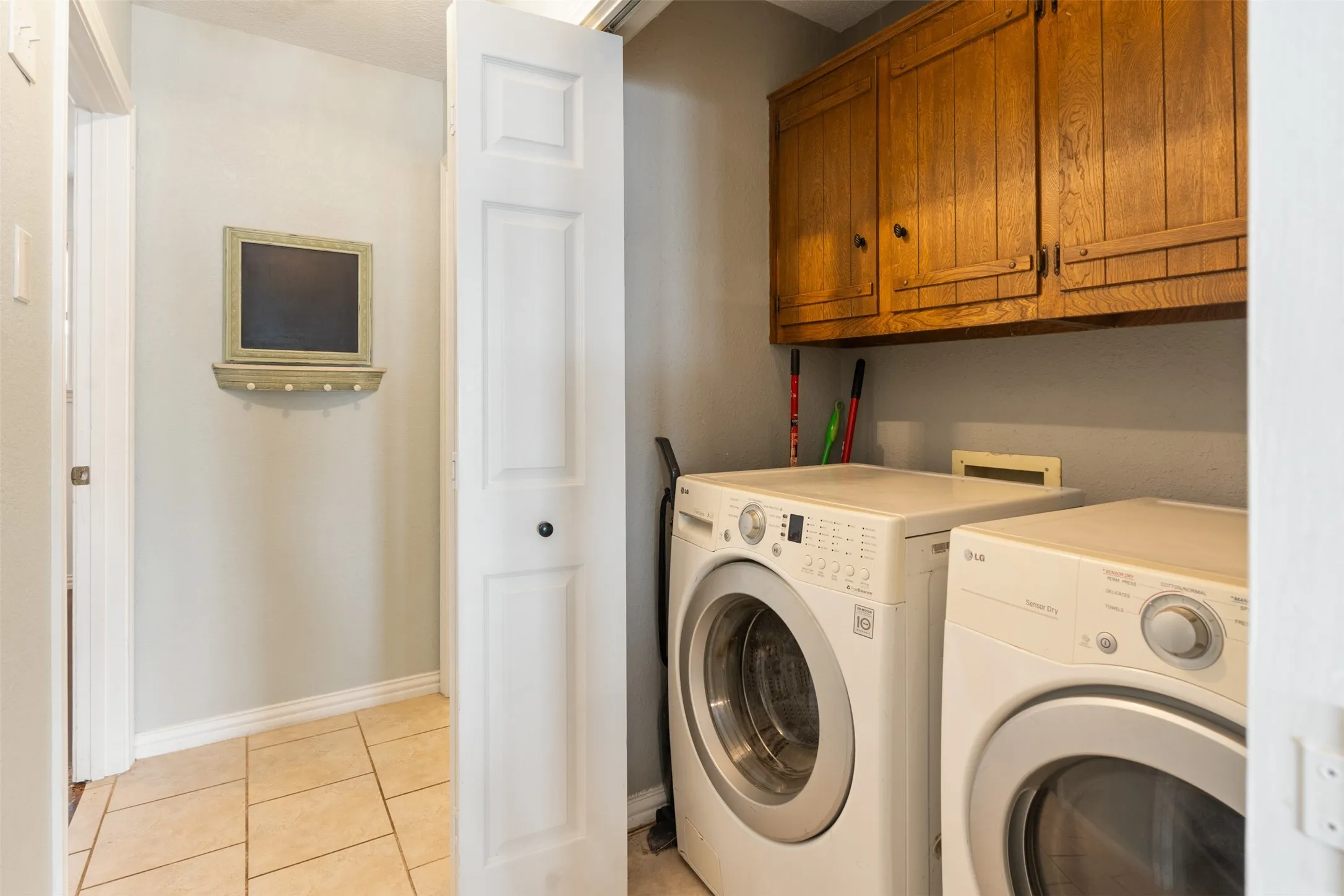 Single Family Residence For Rent in Henderson County , 124 Harbor Drive, Gun Barrel City, Texas 75156, 2 Bedroom, 2 Bathroom, Garage spaces, 1,348 Sqft, built in 1985, mls#21376362, Real Estate Agent in Gun Barrel City, Homes For Rent in Henderson county, Homes For Rent in Gun Barrel City, Realtor in Gun Barrel City Texas, Real Estate Brokerage Independent Realty Texas, Luminita Cordes Realtor