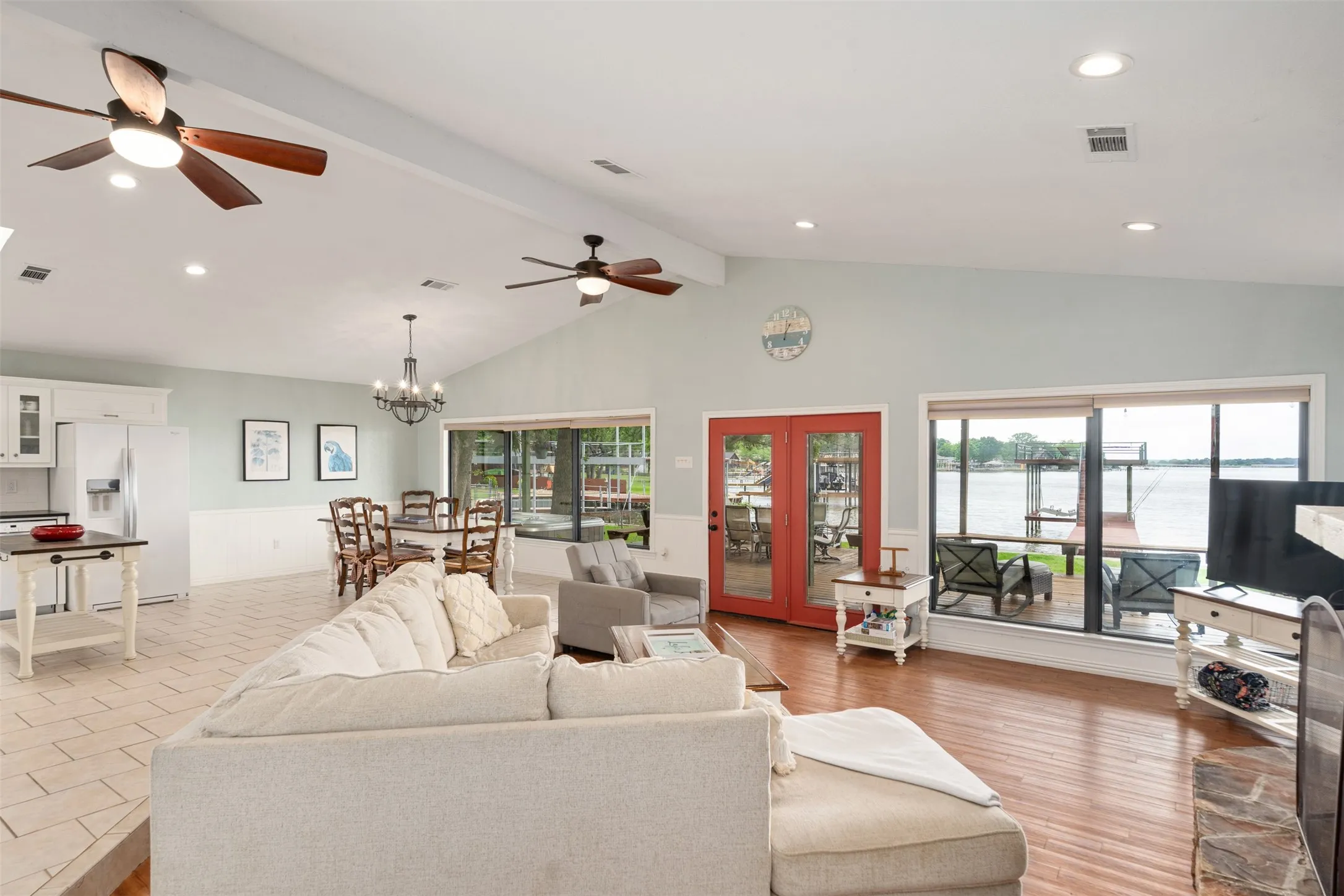 Single Family Residence For Rent in Henderson County , 124 Harbor Drive, Gun Barrel City, Texas 75156, 2 Bedroom, 2 Bathroom, Garage spaces, 1,348 Sqft, built in 1985, mls#21376362, Real Estate Agent in Gun Barrel City, Homes For Rent in Henderson county, Homes For Rent in Gun Barrel City, Realtor in Gun Barrel City Texas, Real Estate Brokerage Independent Realty Texas, Luminita Cordes Realtor