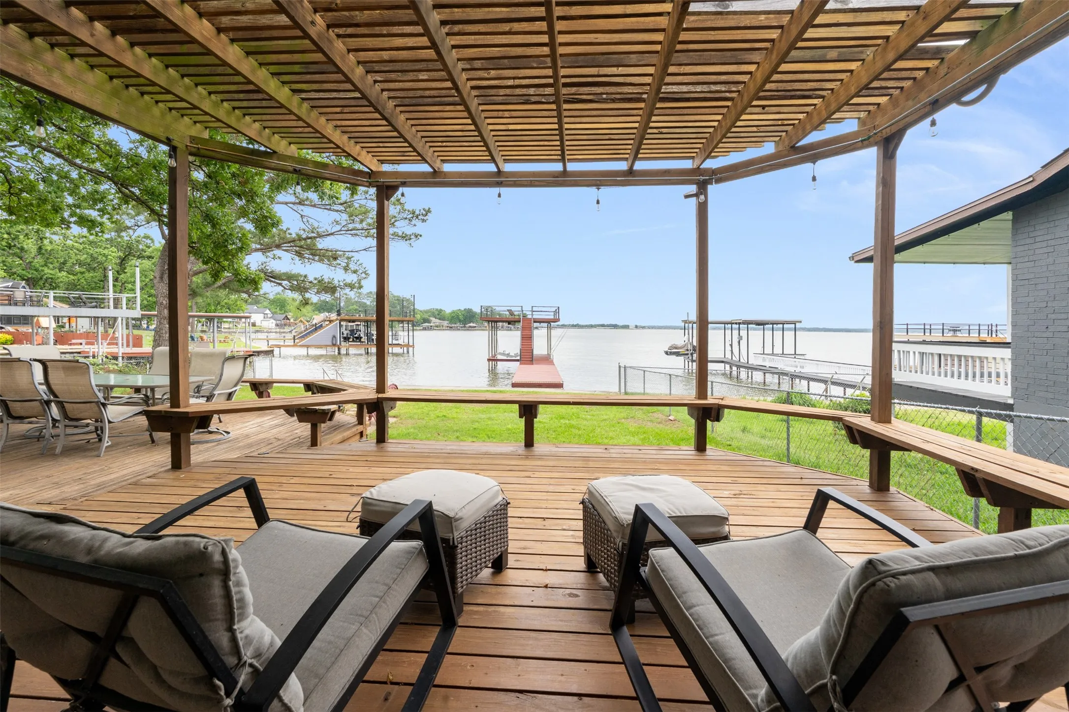 Single Family Residence For Rent in Henderson County , 124 Harbor Drive, Gun Barrel City, Texas 75156, 2 Bedroom, 2 Bathroom, Garage spaces, 1,348 Sqft, built in 1985, mls#21376362, Real Estate Agent in Gun Barrel City, Homes For Rent in Henderson county, Homes For Rent in Gun Barrel City, Realtor in Gun Barrel City Texas, Real Estate Brokerage Independent Realty Texas, Luminita Cordes Realtor