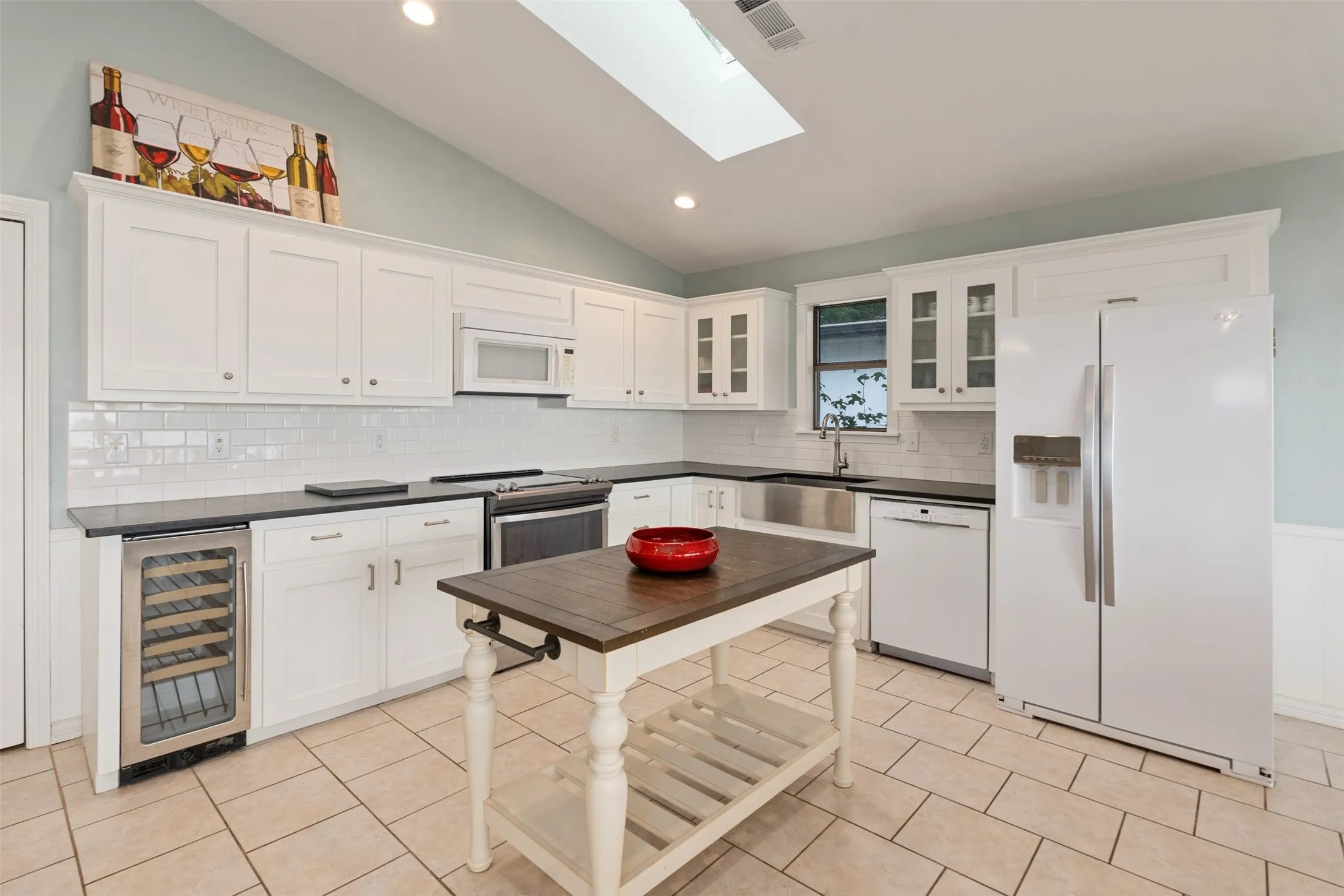 Single Family Residence For Rent in Henderson County , 124 Harbor Drive, Gun Barrel City, Texas 75156, 2 Bedroom, 2 Bathroom, Garage spaces, 1,348 Sqft, built in 1985, mls#21376362, Real Estate Agent in Gun Barrel City, Homes For Rent in Henderson county, Homes For Rent in Gun Barrel City, Realtor in Gun Barrel City Texas, Real Estate Brokerage Independent Realty Texas, Luminita Cordes Realtor