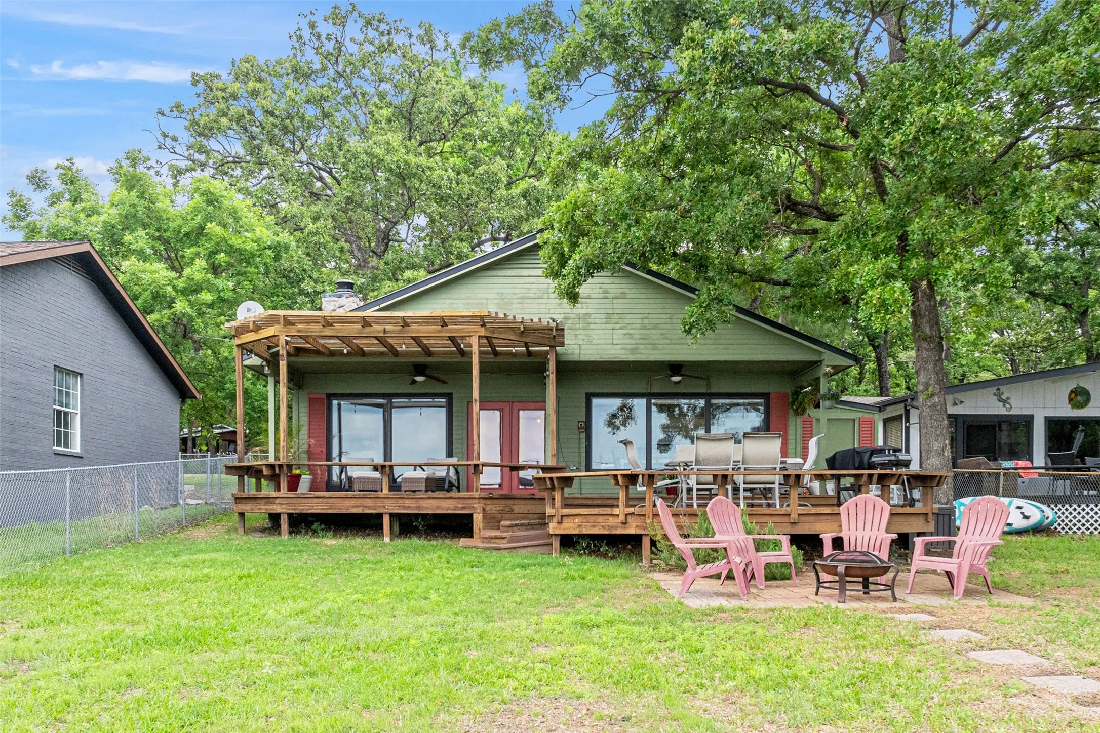 Single Family Residence For Rent in Henderson County , 124 Harbor Drive, Gun Barrel City, Texas 75156, 2 Bedroom, 2 Bathroom, Garage spaces, 1,348 Sqft, built in 1985, mls#21376362, Real Estate Agent in Gun Barrel City, Homes For Rent in Henderson county, Homes For Rent in Gun Barrel City, Realtor in Gun Barrel City Texas, Real Estate Brokerage Independent Realty Texas, Luminita Cordes Realtor