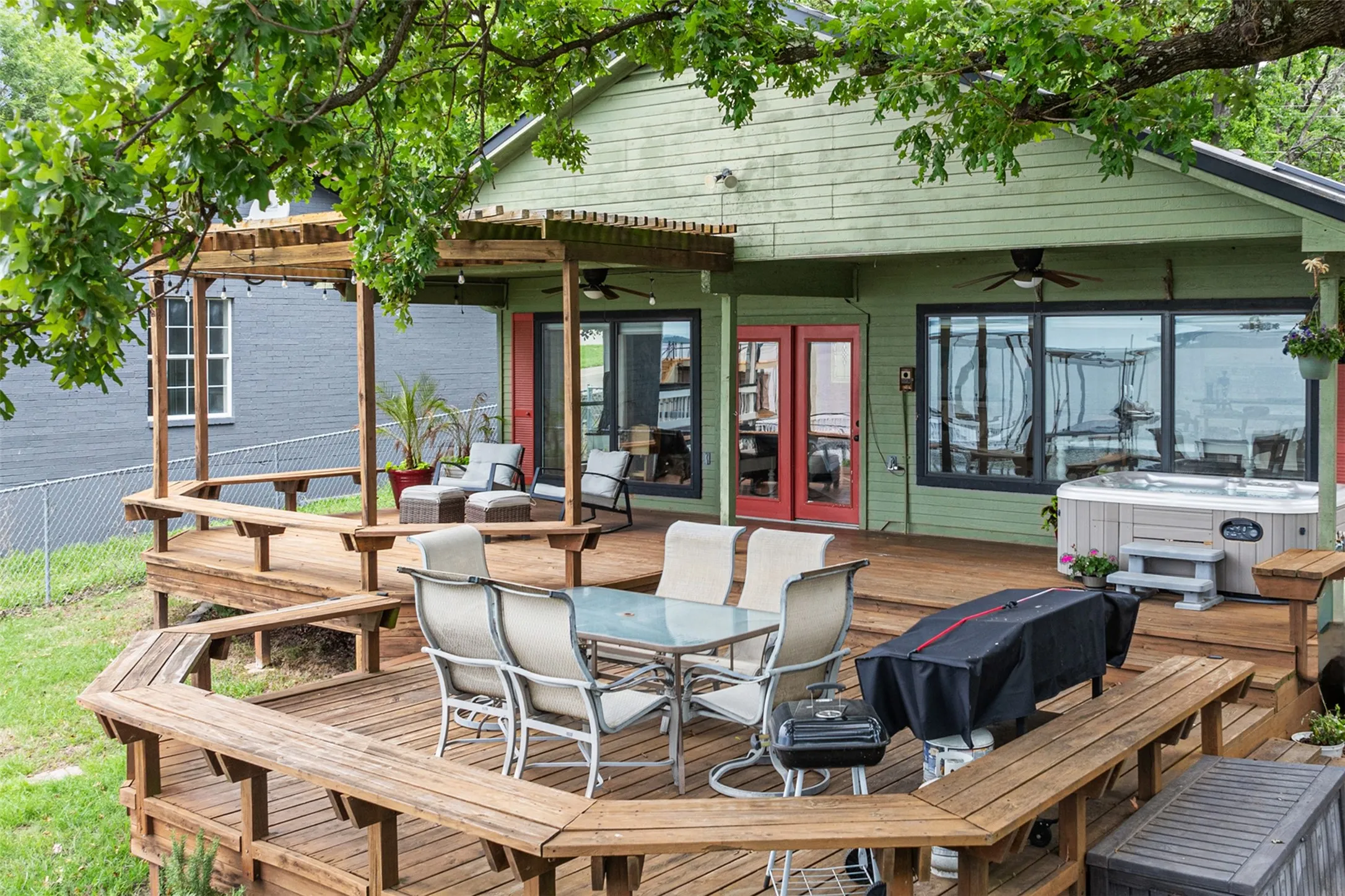 Single Family Residence For Rent in Henderson County , 124 Harbor Drive, Gun Barrel City, Texas 75156, 2 Bedroom, 2 Bathroom, Garage spaces, 1,348 Sqft, built in 1985, mls#21376362, Real Estate Agent in Gun Barrel City, Homes For Rent in Henderson county, Homes For Rent in Gun Barrel City, Realtor in Gun Barrel City Texas, Real Estate Brokerage Independent Realty Texas, Luminita Cordes Realtor