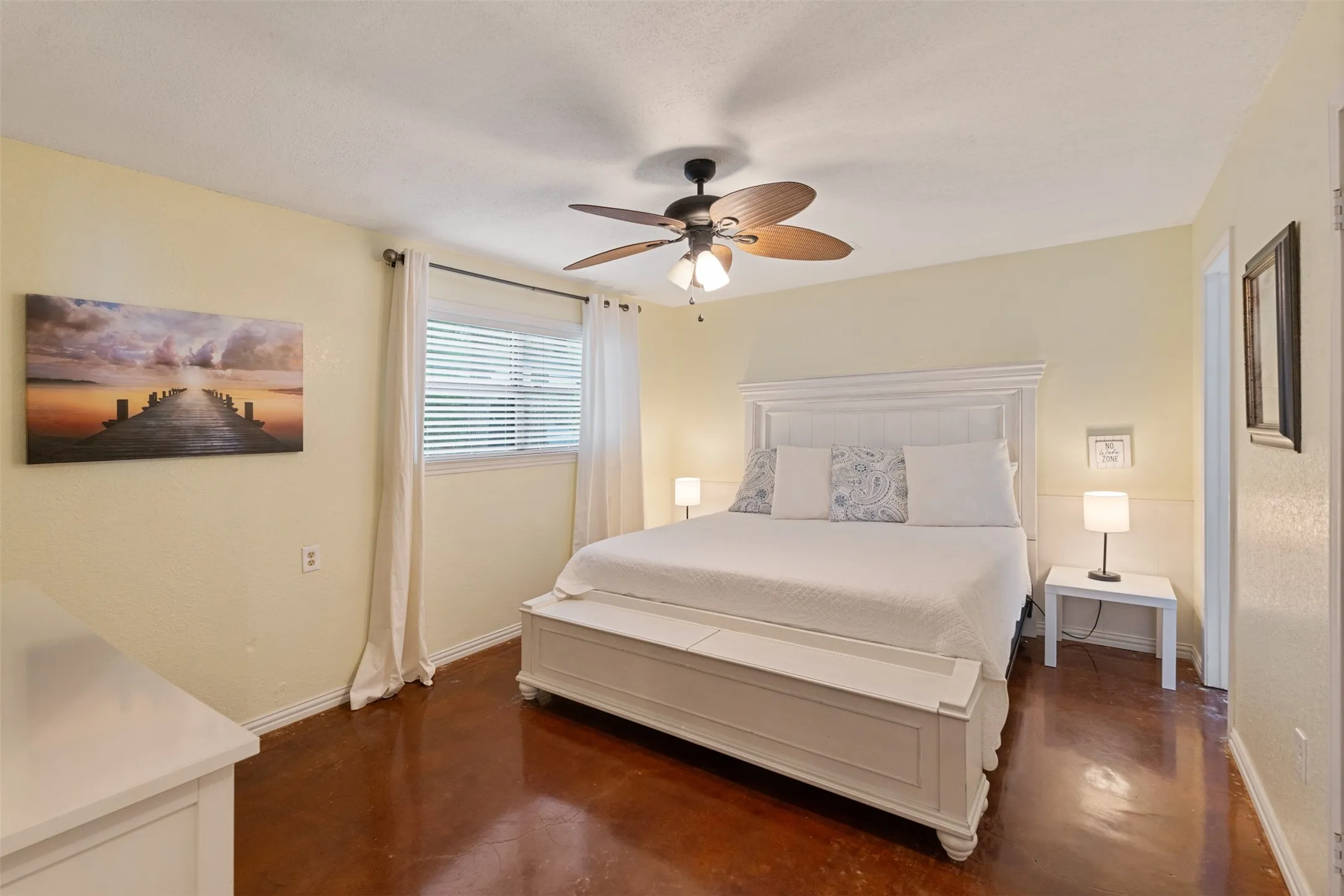 Single Family Residence For Rent in Henderson County , 124 Harbor Drive, Gun Barrel City, Texas 75156, 2 Bedroom, 2 Bathroom, Garage spaces, 1,348 Sqft, built in 1985, mls#21376362, Real Estate Agent in Gun Barrel City, Homes For Rent in Henderson county, Homes For Rent in Gun Barrel City, Realtor in Gun Barrel City Texas, Real Estate Brokerage Independent Realty Texas, Luminita Cordes Realtor