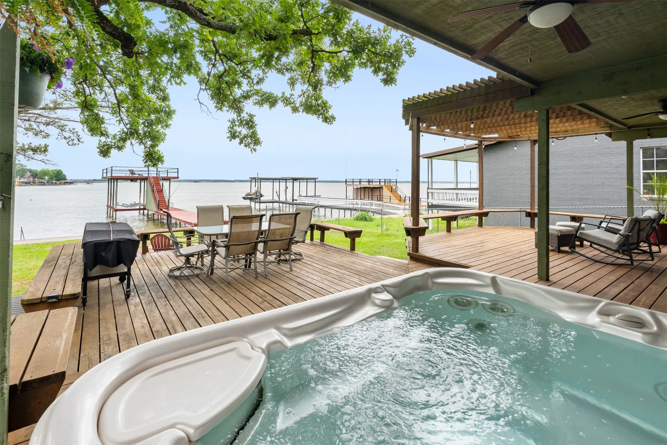 Single Family Residence For Rent in Henderson County , 124 Harbor Drive, Gun Barrel City, Texas 75156, 2 Bedroom, 2 Bathroom, Garage spaces, 1,348 Sqft, built in 1985, mls#21376362, Real Estate Agent in Gun Barrel City, Homes For Rent in Henderson county, Homes For Rent in Gun Barrel City, Realtor in Gun Barrel City Texas, Real Estate Brokerage Independent Realty Texas, Luminita Cordes Realtor