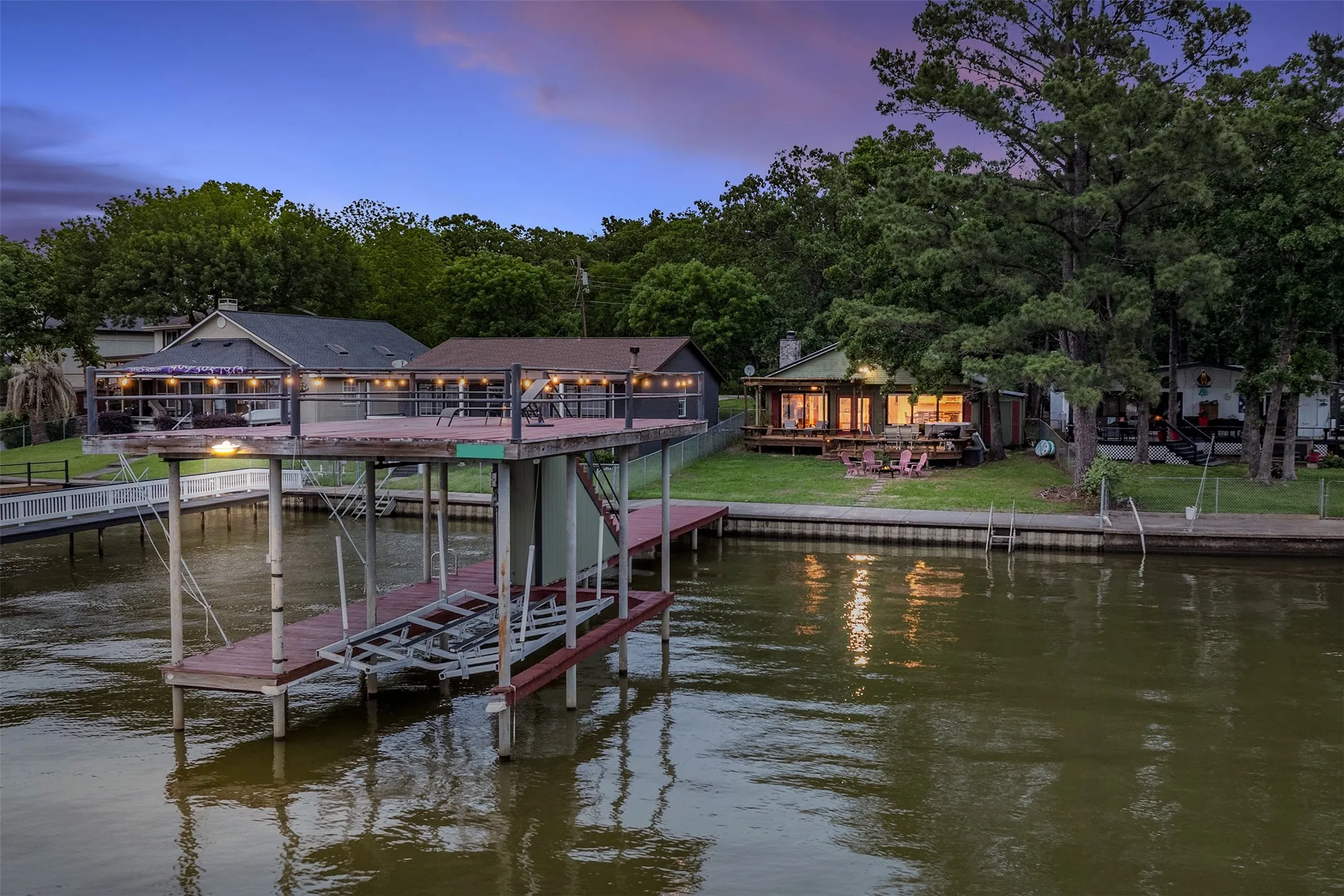 Single Family Residence For Rent in Henderson County , 124 Harbor Drive, Gun Barrel City, Texas 75156, 2 Bedroom, 2 Bathroom, Garage spaces, 1,348 Sqft, built in 1985, mls#21376362, Real Estate Agent in Gun Barrel City, Homes For Rent in Henderson county, Homes For Rent in Gun Barrel City, Realtor in Gun Barrel City Texas, Real Estate Brokerage Independent Realty Texas, Luminita Cordes Realtor