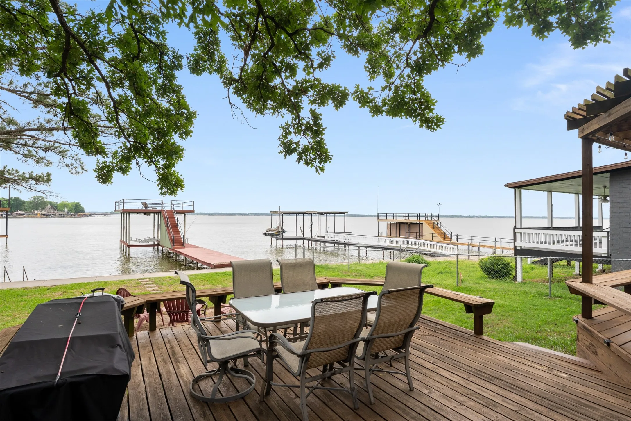 Single Family Residence For Rent in Henderson County , 124 Harbor Drive, Gun Barrel City, Texas 75156, 2 Bedroom, 2 Bathroom, Garage spaces, 1,348 Sqft, built in 1985, mls#21376362, Real Estate Agent in Gun Barrel City, Homes For Rent in Henderson county, Homes For Rent in Gun Barrel City, Realtor in Gun Barrel City Texas, Real Estate Brokerage Independent Realty Texas, Luminita Cordes Realtor
