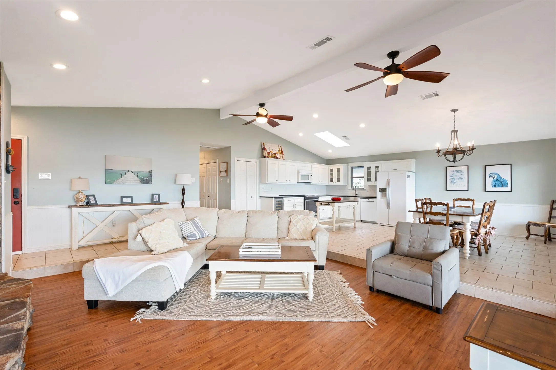 Single Family Residence For Rent in Henderson County , 124 Harbor Drive, Gun Barrel City, Texas 75156, 2 Bedroom, 2 Bathroom, Garage spaces, 1,348 Sqft, built in 1985, mls#21376362, Real Estate Agent in Gun Barrel City, Homes For Rent in Henderson county, Homes For Rent in Gun Barrel City, Realtor in Gun Barrel City Texas, Real Estate Brokerage Independent Realty Texas, Luminita Cordes Realtor