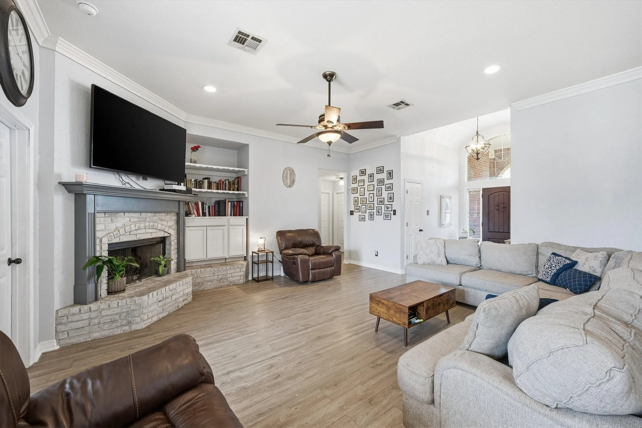 Single Family Residence For Sale in Mc Lennan County , 710 Gibraltar Lane, Lorena, Texas 76655, 6 Bedroom, 3 Bathroom, 2 Garage spaces, 2,398 Sqft, built in 1998, mls#21376365, Real Estate Agent in Lorena, Homes For Sale in Mc Lennan county, Homes For Sale in Lorena, Realtor in Lorena Texas, Real Estate Brokerage Independent Realty Texas, Luminita Cordes Realtor