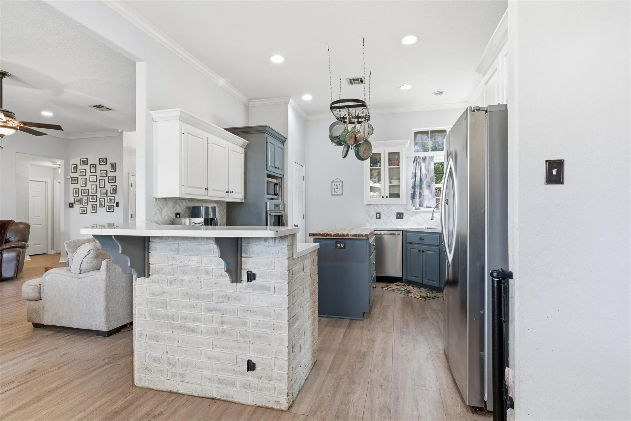 Single Family Residence For Sale in Mc Lennan County , 710 Gibraltar Lane, Lorena, Texas 76655, 6 Bedroom, 3 Bathroom, 2 Garage spaces, 2,398 Sqft, built in 1998, mls#21376365, Real Estate Agent in Lorena, Homes For Sale in Mc Lennan county, Homes For Sale in Lorena, Realtor in Lorena Texas, Real Estate Brokerage Independent Realty Texas, Luminita Cordes Realtor
