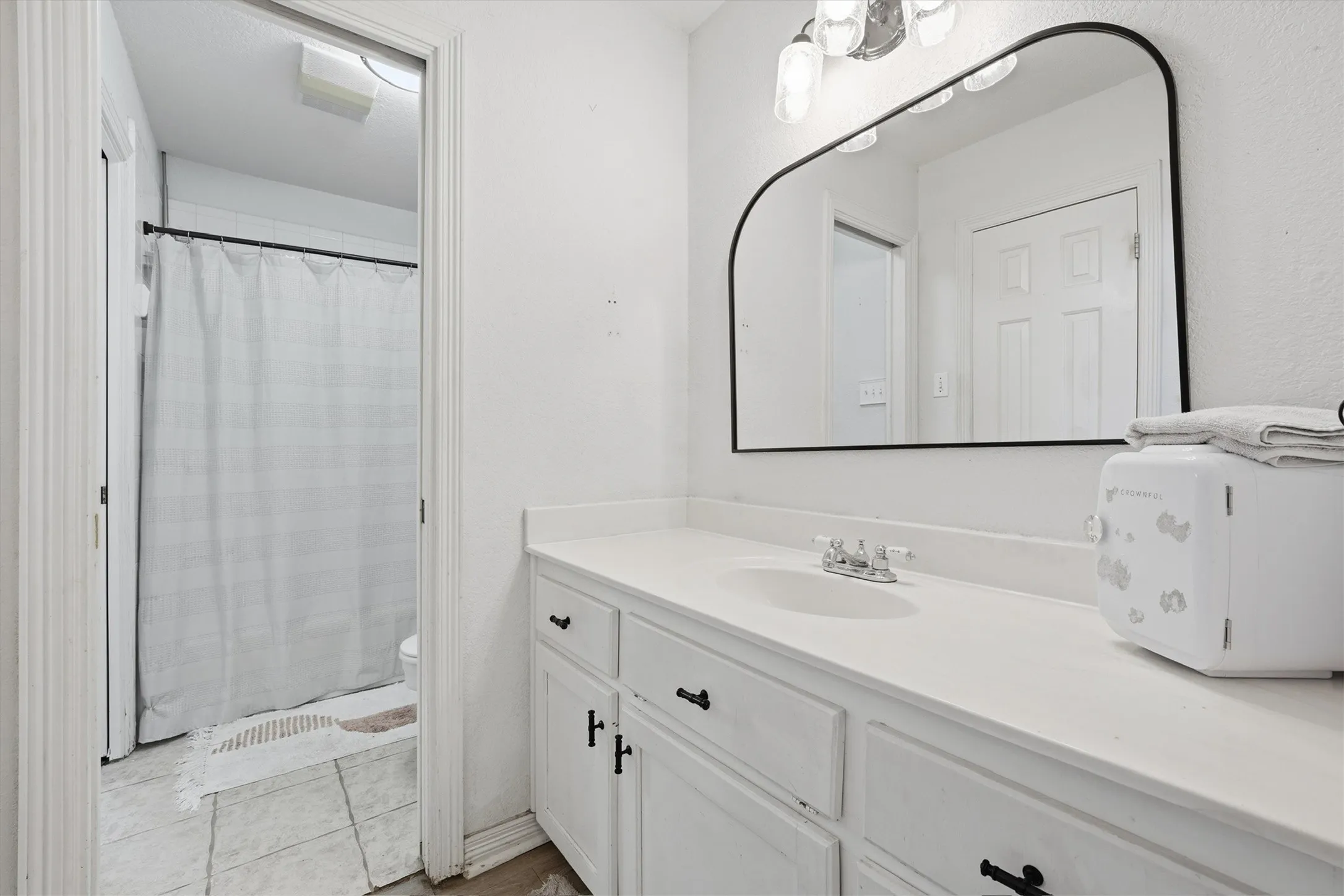 Single Family Residence For Sale in Mc Lennan County , 710 Gibraltar Lane, Lorena, Texas 76655, 6 Bedroom, 3 Bathroom, 2 Garage spaces, 2,398 Sqft, built in 1998, mls#21376365, Real Estate Agent in Lorena, Homes For Sale in Mc Lennan county, Homes For Sale in Lorena, Realtor in Lorena Texas, Real Estate Brokerage Independent Realty Texas, Luminita Cordes Realtor