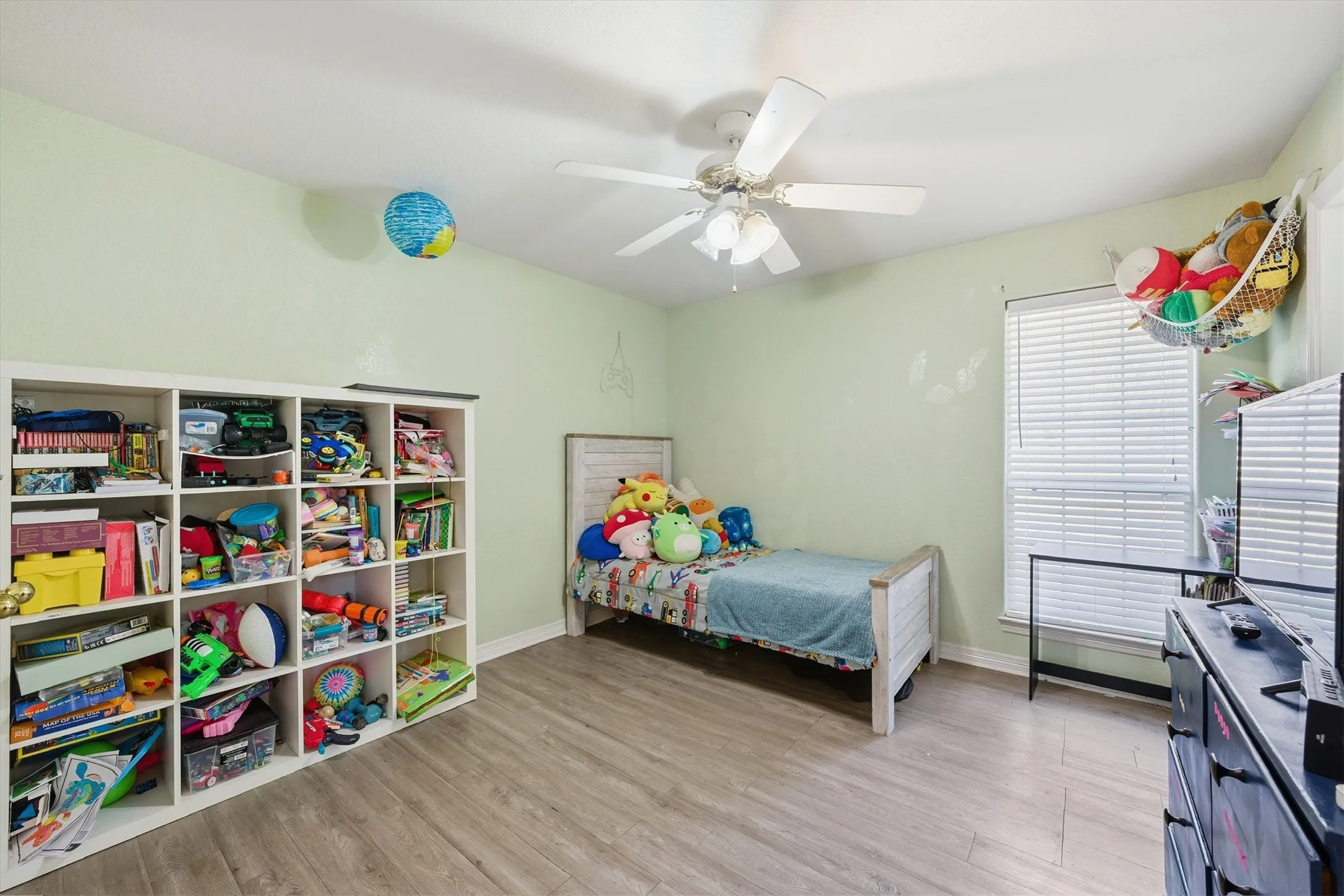 Single Family Residence For Sale in Mc Lennan County , 710 Gibraltar Lane, Lorena, Texas 76655, 6 Bedroom, 3 Bathroom, 2 Garage spaces, 2,398 Sqft, built in 1998, mls#21376365, Real Estate Agent in Lorena, Homes For Sale in Mc Lennan county, Homes For Sale in Lorena, Realtor in Lorena Texas, Real Estate Brokerage Independent Realty Texas, Luminita Cordes Realtor
