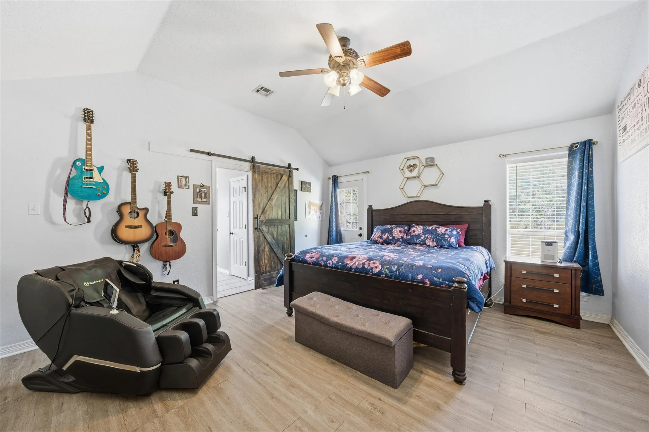 Single Family Residence For Sale in Mc Lennan County , 710 Gibraltar Lane, Lorena, Texas 76655, 6 Bedroom, 3 Bathroom, 2 Garage spaces, 2,398 Sqft, built in 1998, mls#21376365, Real Estate Agent in Lorena, Homes For Sale in Mc Lennan county, Homes For Sale in Lorena, Realtor in Lorena Texas, Real Estate Brokerage Independent Realty Texas, Luminita Cordes Realtor