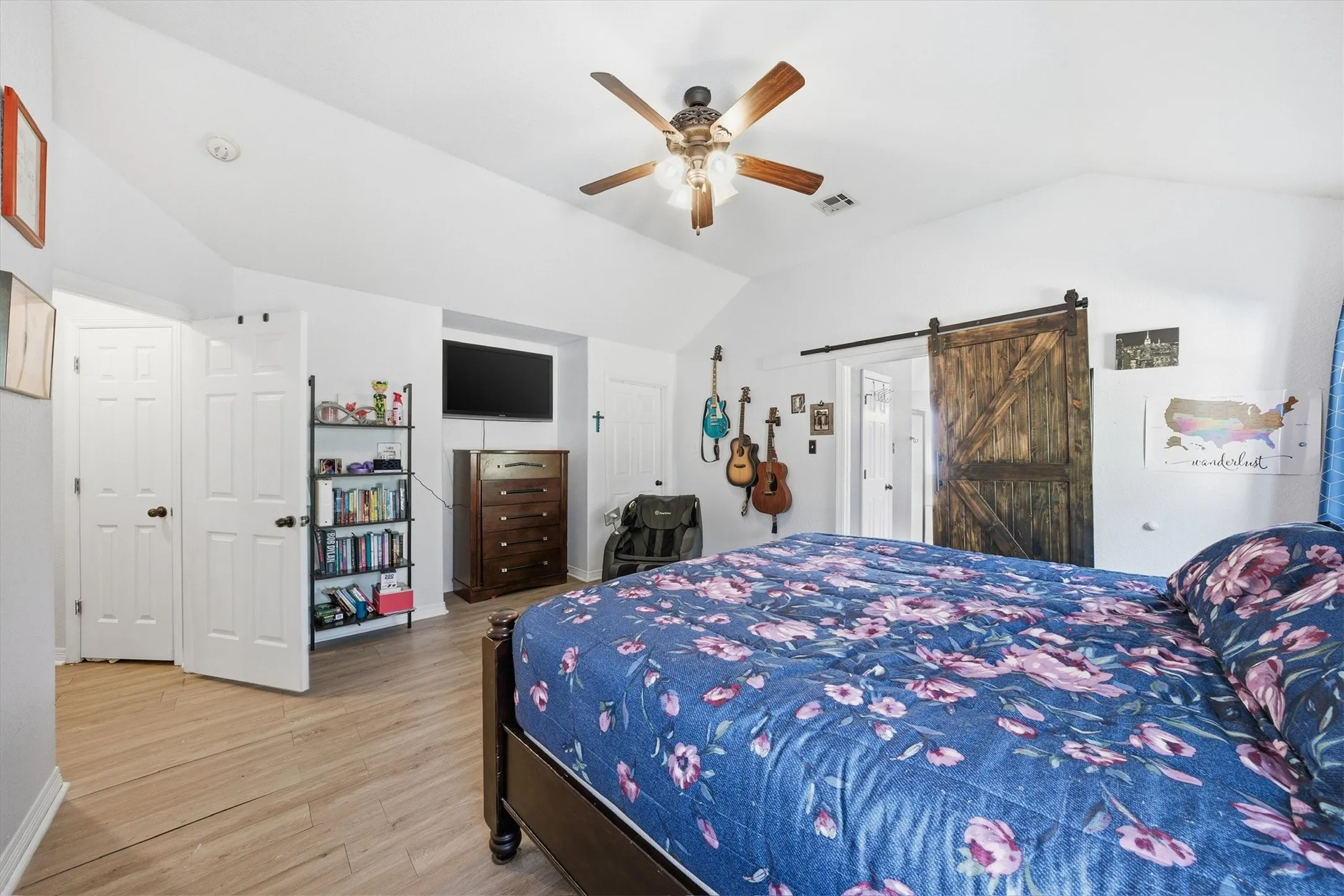 Single Family Residence For Sale in Mc Lennan County , 710 Gibraltar Lane, Lorena, Texas 76655, 6 Bedroom, 3 Bathroom, 2 Garage spaces, 2,398 Sqft, built in 1998, mls#21376365, Real Estate Agent in Lorena, Homes For Sale in Mc Lennan county, Homes For Sale in Lorena, Realtor in Lorena Texas, Real Estate Brokerage Independent Realty Texas, Luminita Cordes Realtor