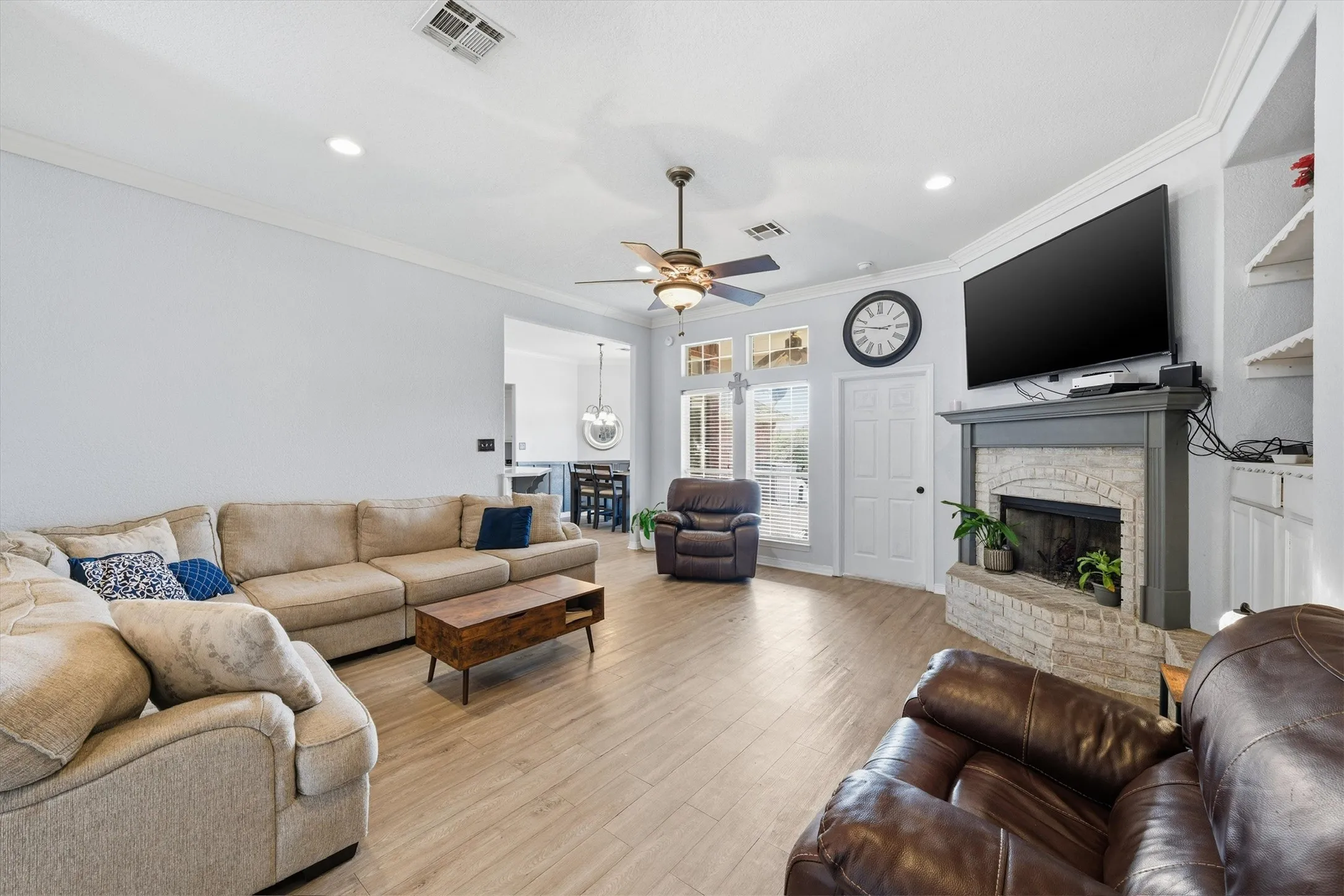 Single Family Residence For Sale in Mc Lennan County , 710 Gibraltar Lane, Lorena, Texas 76655, 6 Bedroom, 3 Bathroom, 2 Garage spaces, 2,398 Sqft, built in 1998, mls#21376365, Real Estate Agent in Lorena, Homes For Sale in Mc Lennan county, Homes For Sale in Lorena, Realtor in Lorena Texas, Real Estate Brokerage Independent Realty Texas, Luminita Cordes Realtor