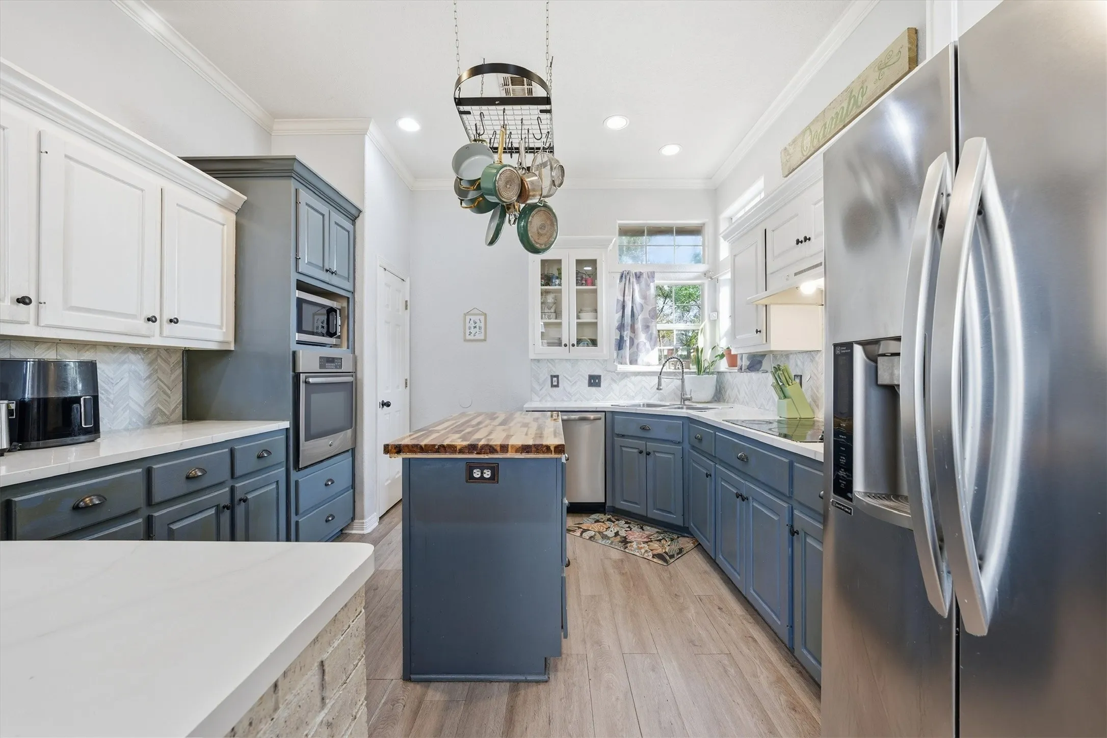 Single Family Residence For Sale in Mc Lennan County , 710 Gibraltar Lane, Lorena, Texas 76655, 6 Bedroom, 3 Bathroom, 2 Garage spaces, 2,398 Sqft, built in 1998, mls#21376365, Real Estate Agent in Lorena, Homes For Sale in Mc Lennan county, Homes For Sale in Lorena, Realtor in Lorena Texas, Real Estate Brokerage Independent Realty Texas, Luminita Cordes Realtor