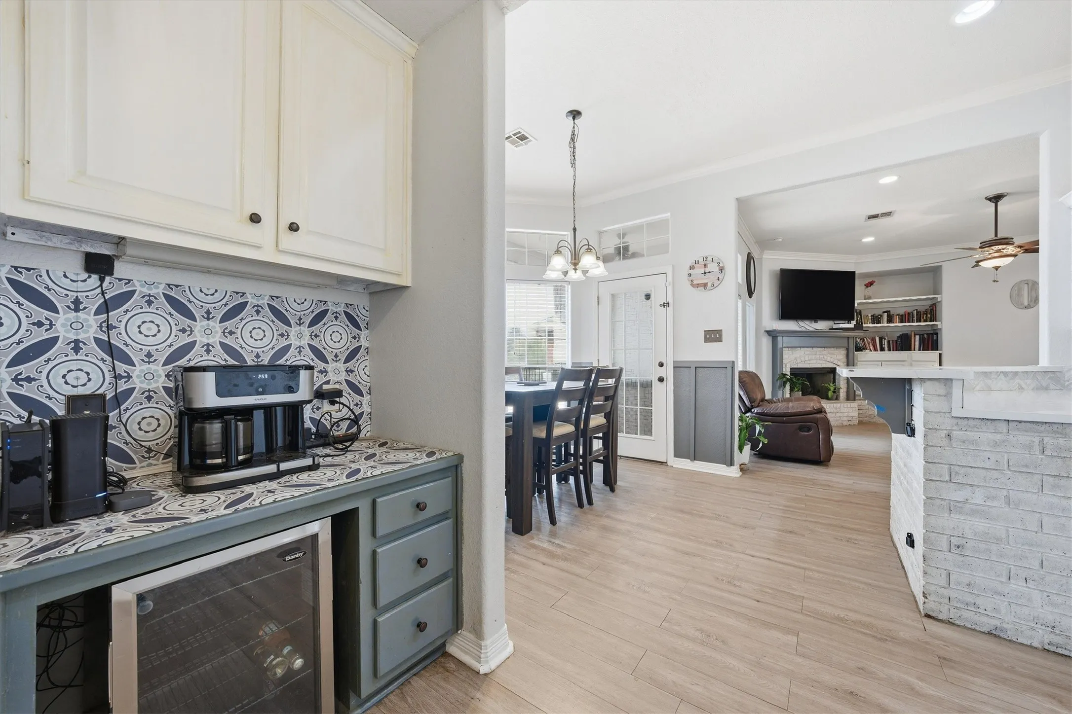 Single Family Residence For Sale in Mc Lennan County , 710 Gibraltar Lane, Lorena, Texas 76655, 6 Bedroom, 3 Bathroom, 2 Garage spaces, 2,398 Sqft, built in 1998, mls#21376365, Real Estate Agent in Lorena, Homes For Sale in Mc Lennan county, Homes For Sale in Lorena, Realtor in Lorena Texas, Real Estate Brokerage Independent Realty Texas, Luminita Cordes Realtor