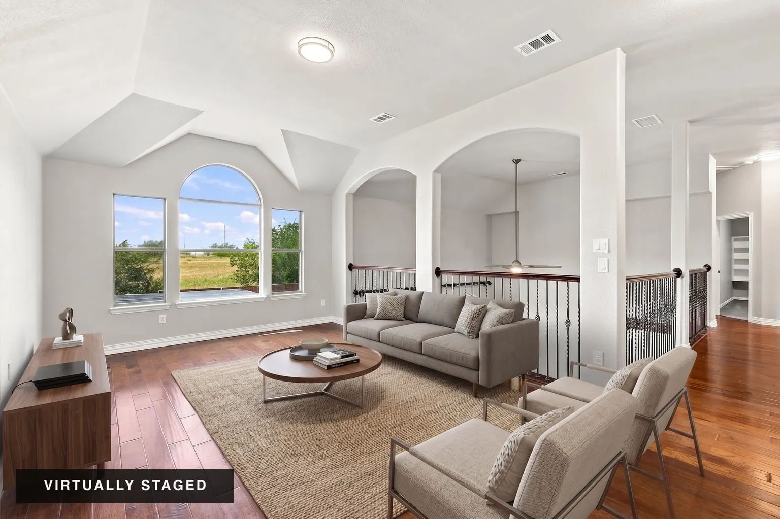 Hardwood-finish flooring throughout, complemented by a vaulted ceiling with architectural​​‌​​​​‌​​‌‌​‌‌​​​‌‌​‌​‌​‌​​​‌​​ details