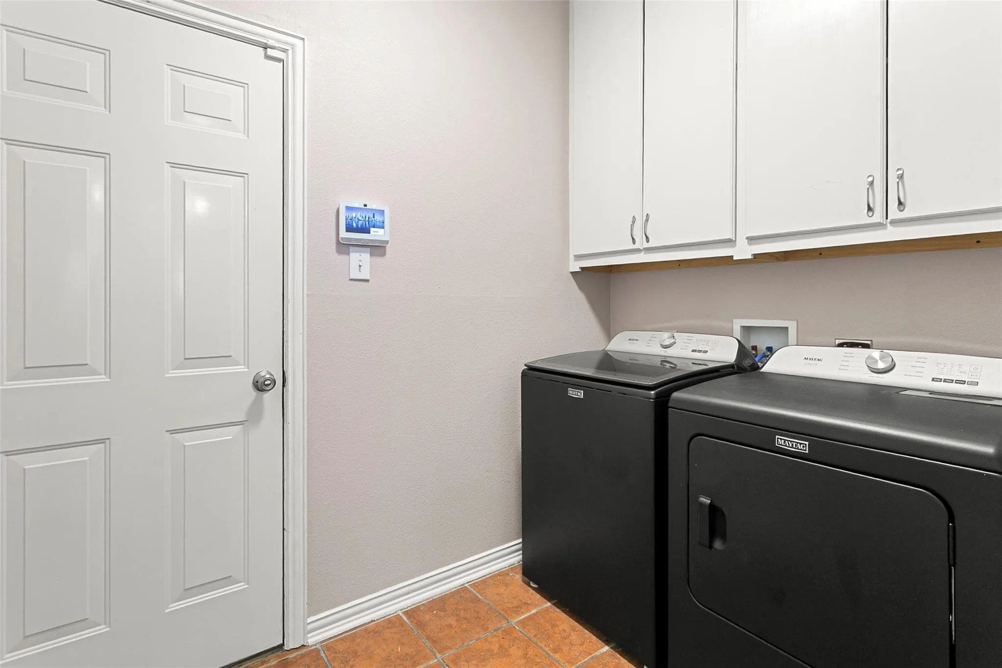 Single Family Residence For Sale in Tarrant County , 8516 Hudson Street, North Richland Hills, Texas 76180, 3 Bedroom, 3 Bathroom, 2 Garage spaces, 2,729 Sqft, built in 2003, mls#21370582, Real Estate Agent in North Richland Hills, Homes For Sale in Tarrant county, Homes For Sale in North Richland Hills, Realtor in North Richland Hills Texas, Real Estate Brokerage Independent Realty Texas, Luminita Cordes Realtor