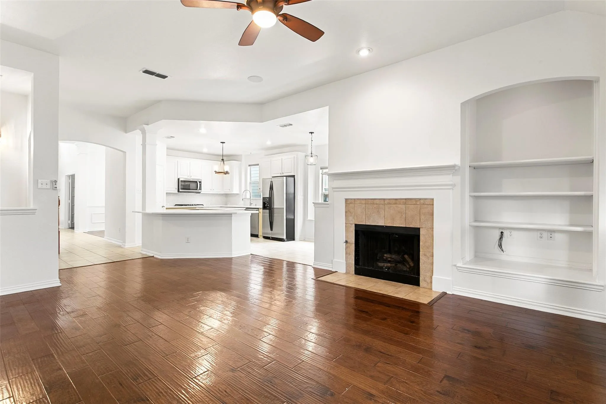 Single Family Residence For Sale in Tarrant County , 8516 Hudson Street, North Richland Hills, Texas 76180, 3 Bedroom, 3 Bathroom, 2 Garage spaces, 2,729 Sqft, built in 2003, mls#21370582, Real Estate Agent in North Richland Hills, Homes For Sale in Tarrant county, Homes For Sale in North Richland Hills, Realtor in North Richland Hills Texas, Real Estate Brokerage Independent Realty Texas, Luminita Cordes Realtor