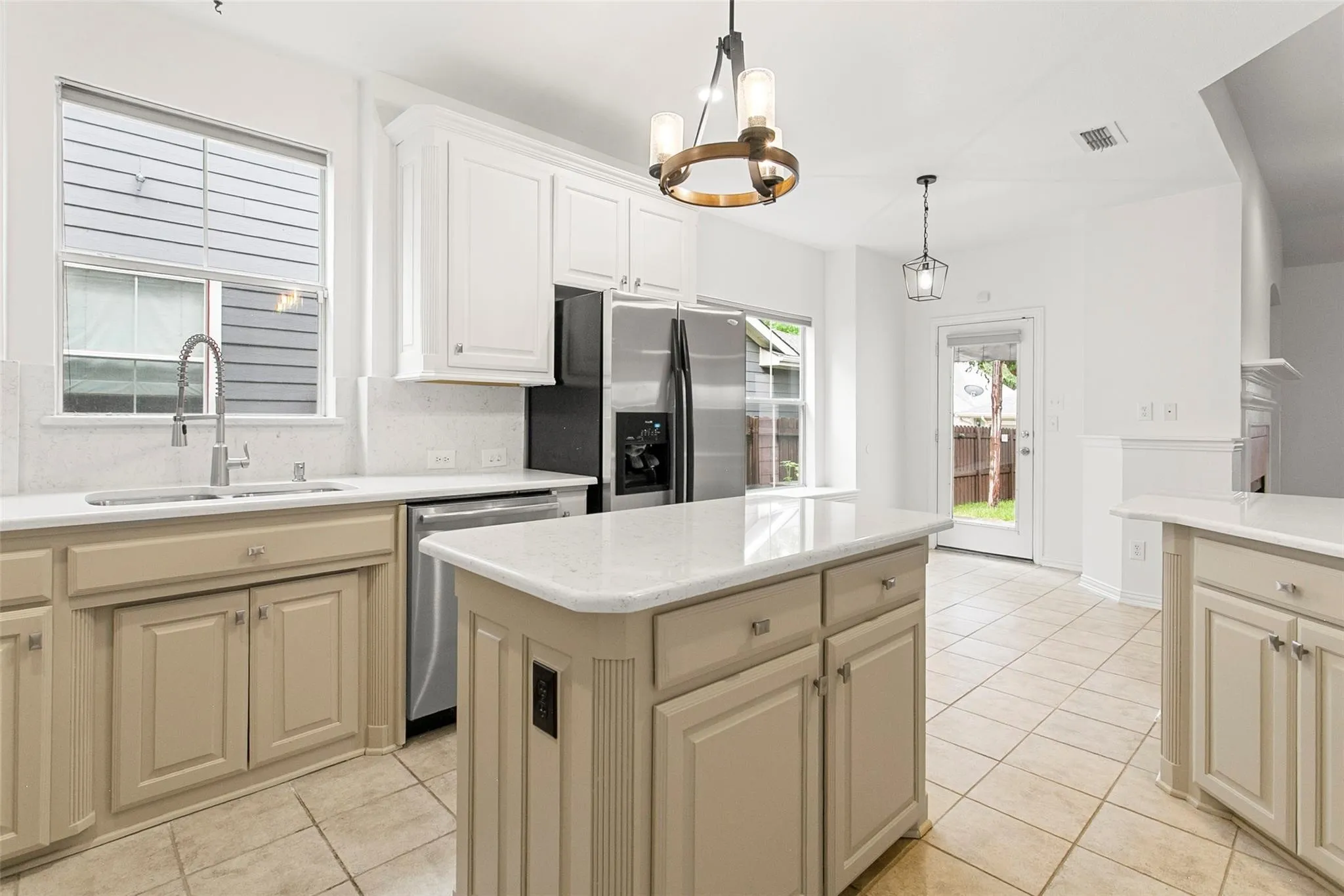 Single Family Residence For Sale in Tarrant County , 8516 Hudson Street, North Richland Hills, Texas 76180, 3 Bedroom, 3 Bathroom, 2 Garage spaces, 2,729 Sqft, built in 2003, mls#21370582, Real Estate Agent in North Richland Hills, Homes For Sale in Tarrant county, Homes For Sale in North Richland Hills, Realtor in North Richland Hills Texas, Real Estate Brokerage Independent Realty Texas, Luminita Cordes Realtor
