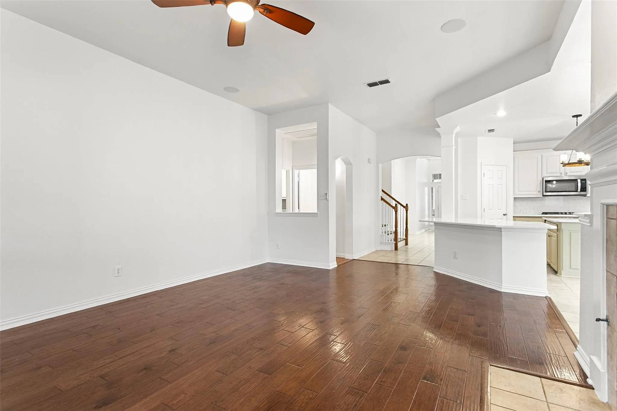 Single Family Residence For Sale in Tarrant County , 8516 Hudson Street, North Richland Hills, Texas 76180, 3 Bedroom, 3 Bathroom, 2 Garage spaces, 2,729 Sqft, built in 2003, mls#21370582, Real Estate Agent in North Richland Hills, Homes For Sale in Tarrant county, Homes For Sale in North Richland Hills, Realtor in North Richland Hills Texas, Real Estate Brokerage Independent Realty Texas, Luminita Cordes Realtor