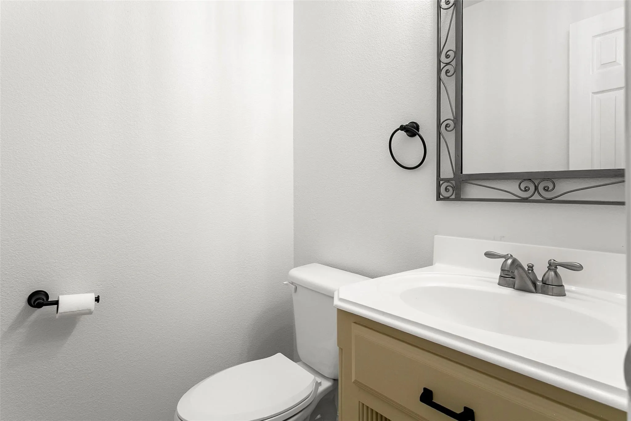 Single Family Residence For Sale in Tarrant County , 8516 Hudson Street, North Richland Hills, Texas 76180, 3 Bedroom, 3 Bathroom, 2 Garage spaces, 2,729 Sqft, built in 2003, mls#21370582, Real Estate Agent in North Richland Hills, Homes For Sale in Tarrant county, Homes For Sale in North Richland Hills, Realtor in North Richland Hills Texas, Real Estate Brokerage Independent Realty Texas, Luminita Cordes Realtor