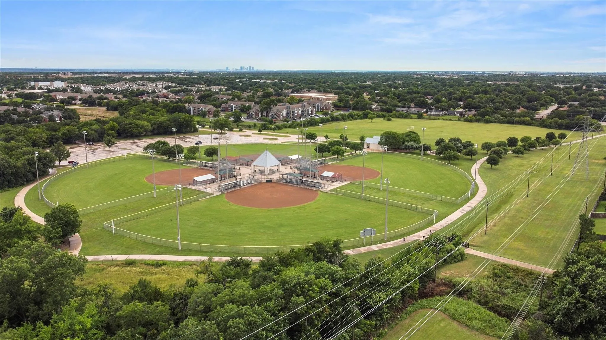 Single Family Residence For Sale in Tarrant County , 8516 Hudson Street, North Richland Hills, Texas 76180, 3 Bedroom, 3 Bathroom, 2 Garage spaces, 2,729 Sqft, built in 2003, mls#21370582, Real Estate Agent in North Richland Hills, Homes For Sale in Tarrant county, Homes For Sale in North Richland Hills, Realtor in North Richland Hills Texas, Real Estate Brokerage Independent Realty Texas, Luminita Cordes Realtor