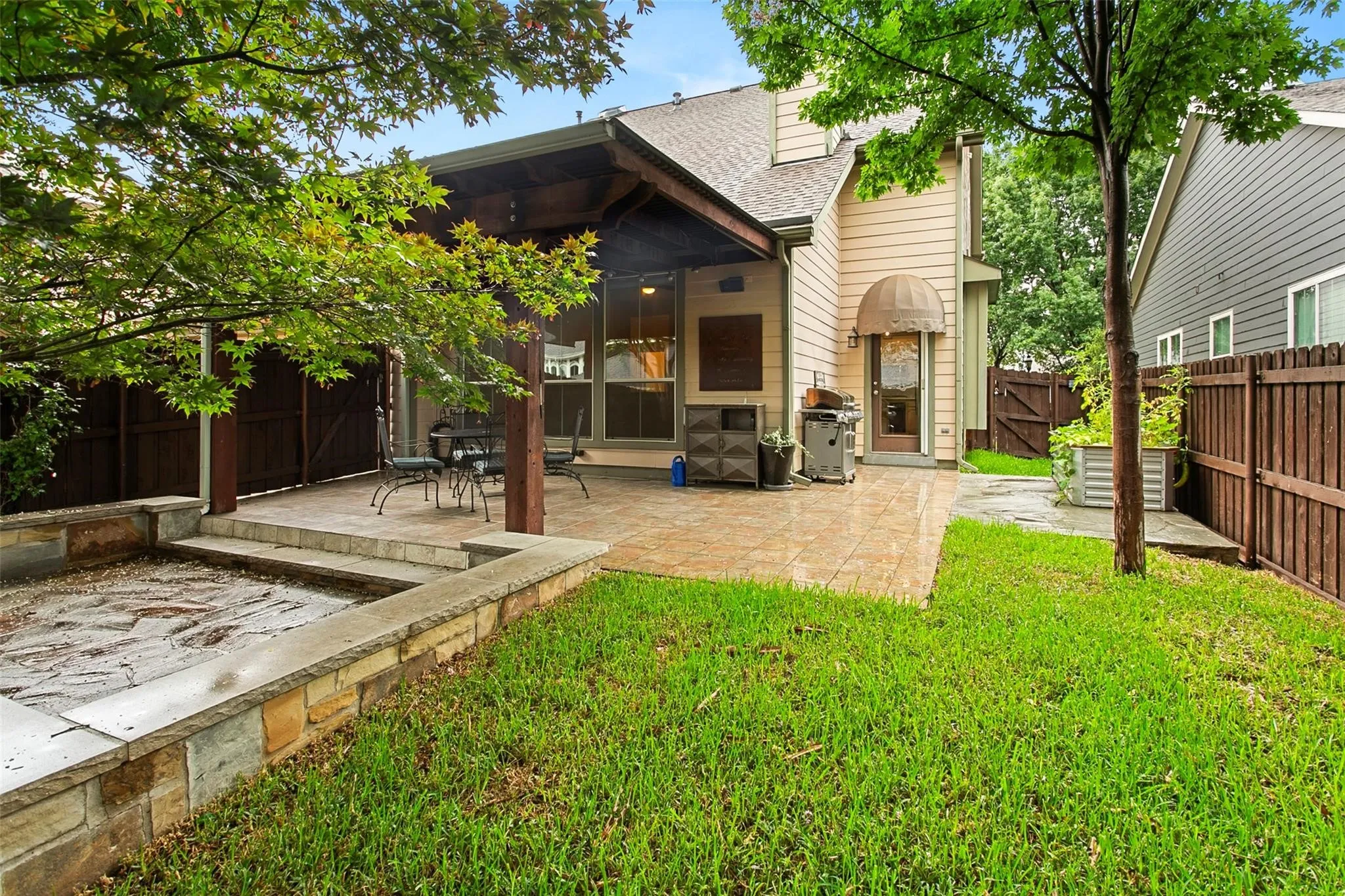 Single Family Residence For Sale in Tarrant County , 8516 Hudson Street, North Richland Hills, Texas 76180, 3 Bedroom, 3 Bathroom, 2 Garage spaces, 2,729 Sqft, built in 2003, mls#21370582, Real Estate Agent in North Richland Hills, Homes For Sale in Tarrant county, Homes For Sale in North Richland Hills, Realtor in North Richland Hills Texas, Real Estate Brokerage Independent Realty Texas, Luminita Cordes Realtor