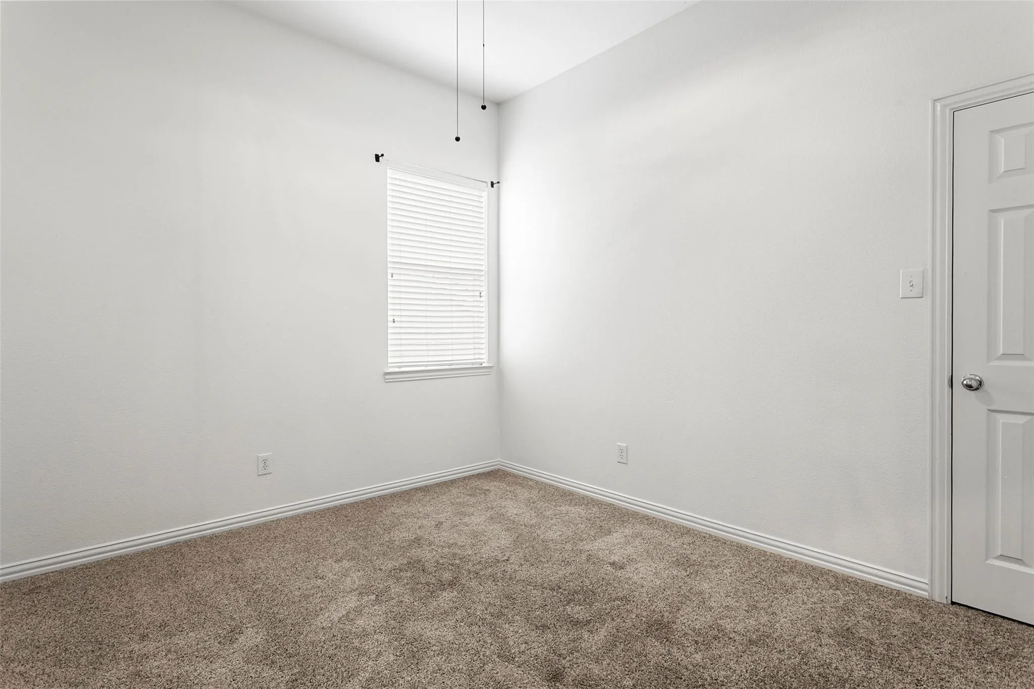 Single Family Residence For Sale in Tarrant County , 8516 Hudson Street, North Richland Hills, Texas 76180, 3 Bedroom, 3 Bathroom, 2 Garage spaces, 2,729 Sqft, built in 2003, mls#21370582, Real Estate Agent in North Richland Hills, Homes For Sale in Tarrant county, Homes For Sale in North Richland Hills, Realtor in North Richland Hills Texas, Real Estate Brokerage Independent Realty Texas, Luminita Cordes Realtor