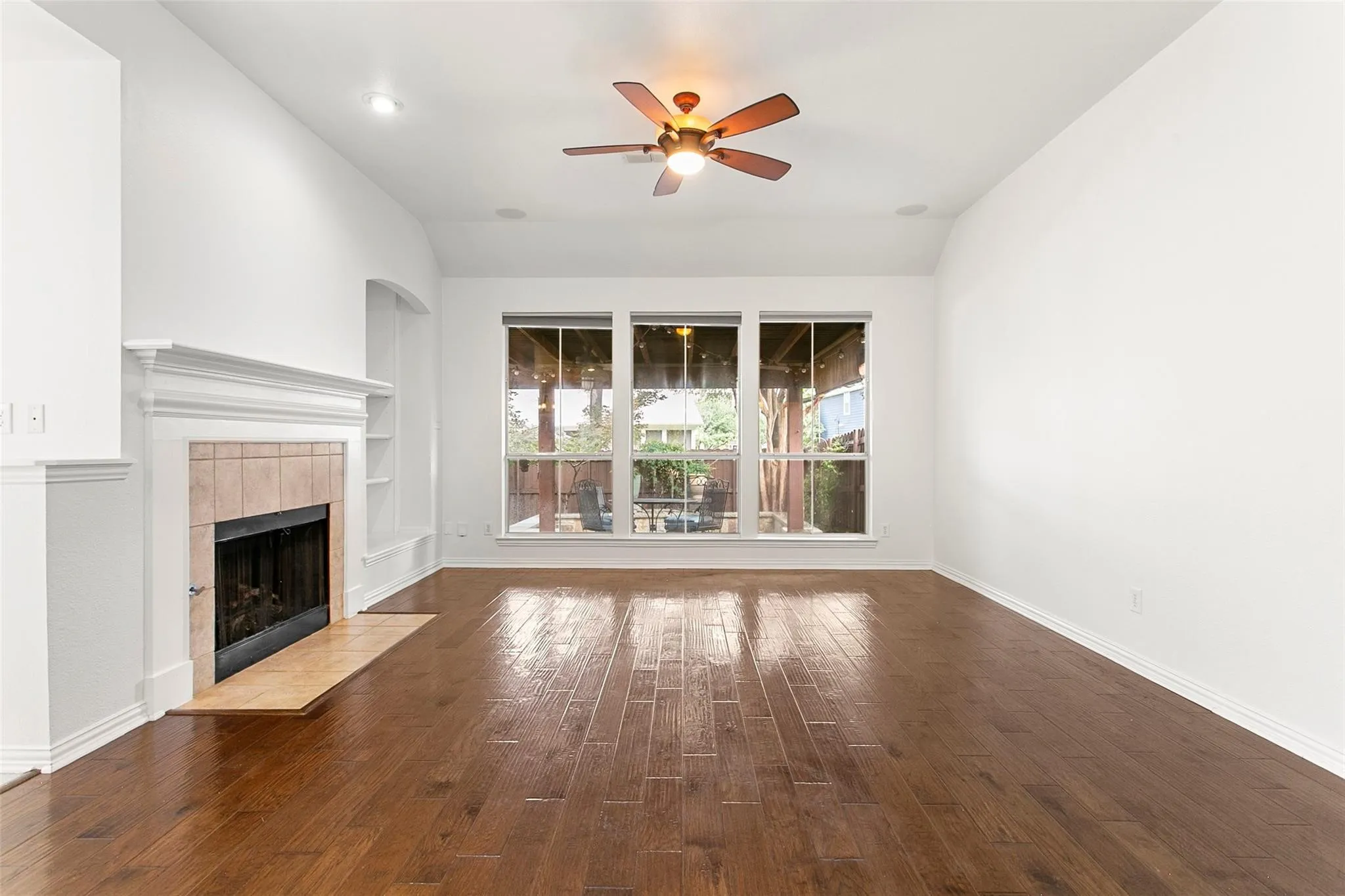 Single Family Residence For Sale in Tarrant County , 8516 Hudson Street, North Richland Hills, Texas 76180, 3 Bedroom, 3 Bathroom, 2 Garage spaces, 2,729 Sqft, built in 2003, mls#21370582, Real Estate Agent in North Richland Hills, Homes For Sale in Tarrant county, Homes For Sale in North Richland Hills, Realtor in North Richland Hills Texas, Real Estate Brokerage Independent Realty Texas, Luminita Cordes Realtor
