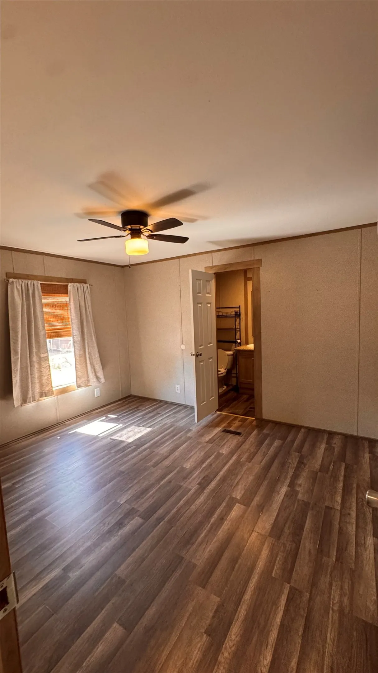 Mobile Home For Sale in Hood County , 2804 Cedarhill Street, Granbury, Texas 76048, 3 Bedroom, 2 Bathroom, Garage spaces, 924 Sqft, built in 2020, mls#21376372, Real Estate Agent in Granbury, Homes For Sale in Hood county, Homes For Sale in Granbury, Realtor in Granbury Texas, Real Estate Brokerage Independent Realty Texas, Luminita Cordes Realtor