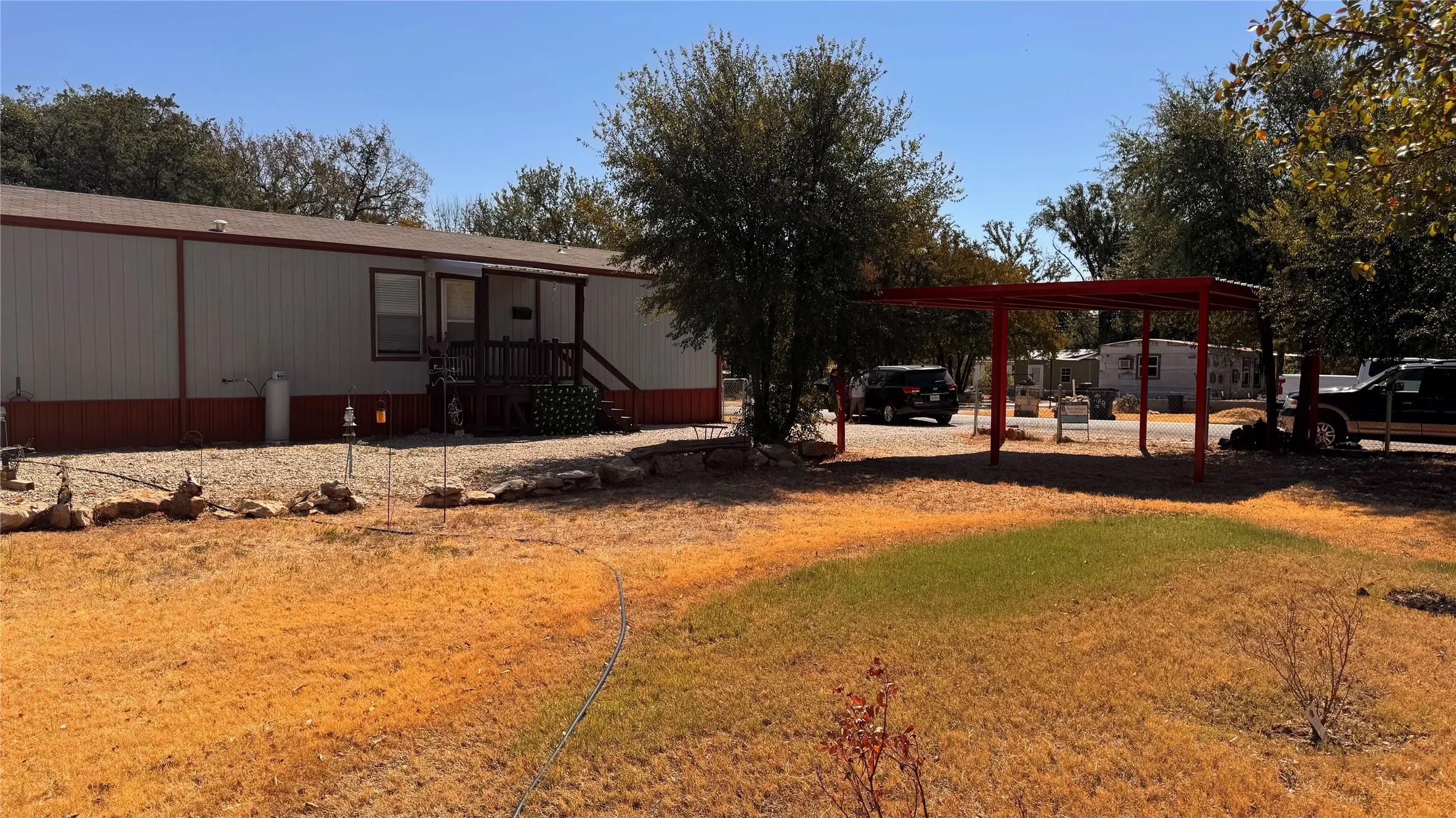 Mobile Home For Sale in Hood County , 2804 Cedarhill Street, Granbury, Texas 76048, 3 Bedroom, 2 Bathroom, Garage spaces, 924 Sqft, built in 2020, mls#21376372, Real Estate Agent in Granbury, Homes For Sale in Hood county, Homes For Sale in Granbury, Realtor in Granbury Texas, Real Estate Brokerage Independent Realty Texas, Luminita Cordes Realtor