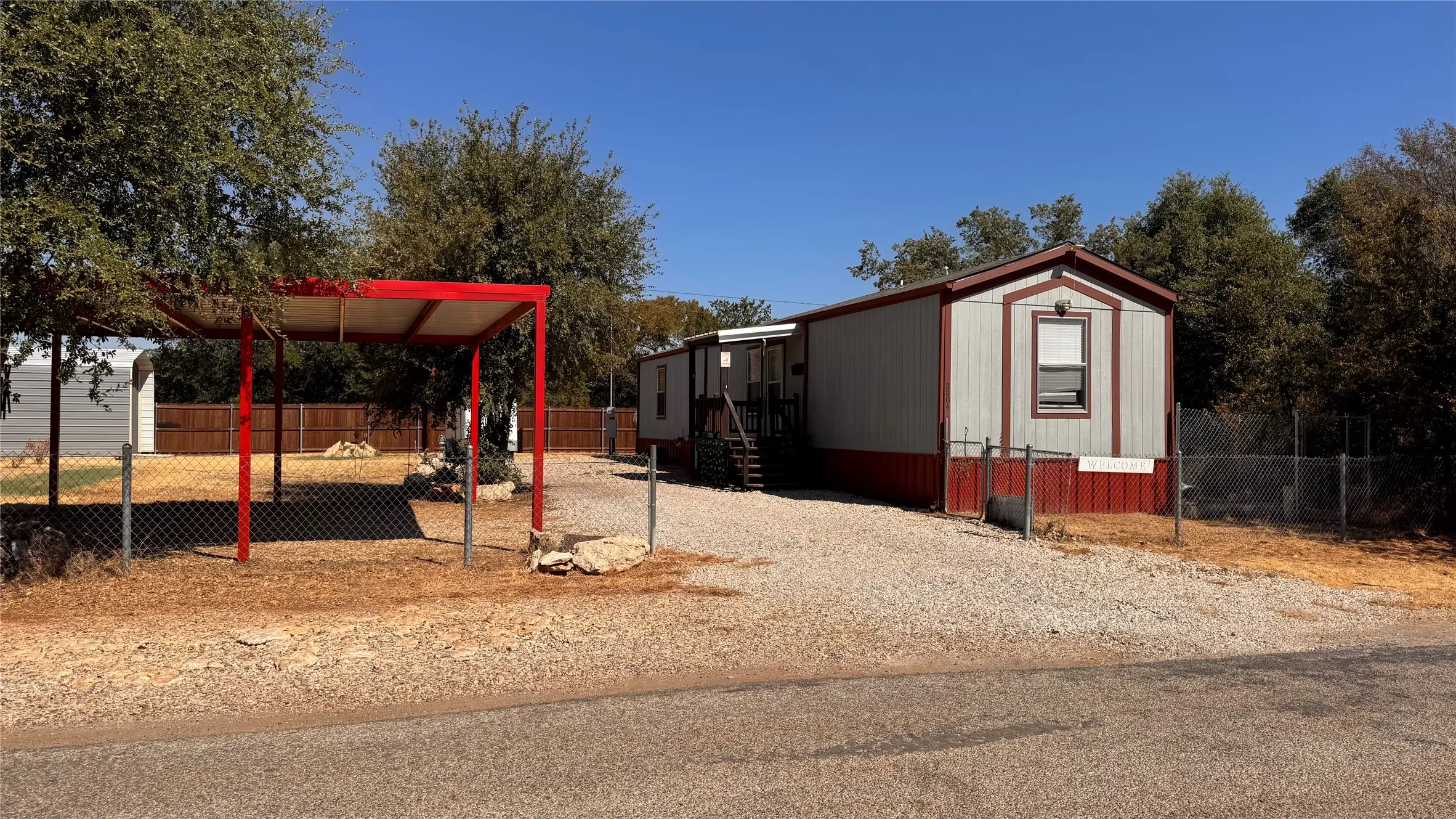 Mobile Home For Sale in Hood County , 2804 Cedarhill Street, Granbury, Texas 76048, 3 Bedroom, 2 Bathroom, Garage spaces, 924 Sqft, built in 2020, mls#21376372, Real Estate Agent in Granbury, Homes For Sale in Hood county, Homes For Sale in Granbury, Realtor in Granbury Texas, Real Estate Brokerage Independent Realty Texas, Luminita Cordes Realtor